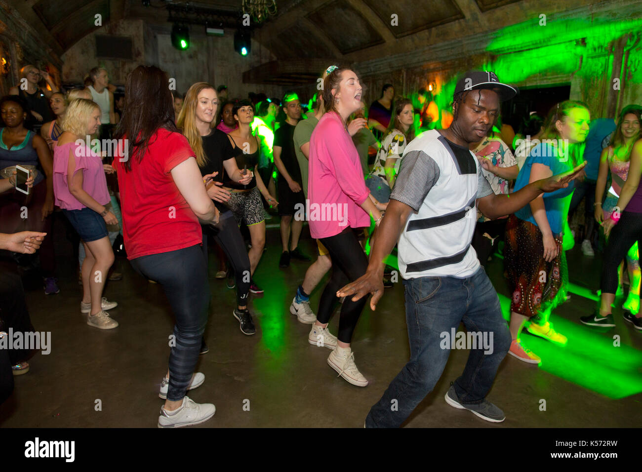 Daybreaker nüchtern Rave, neuesten Fitness Phänomen, alternative Weise des Erhaltens einer Morgen Workout Stockfoto