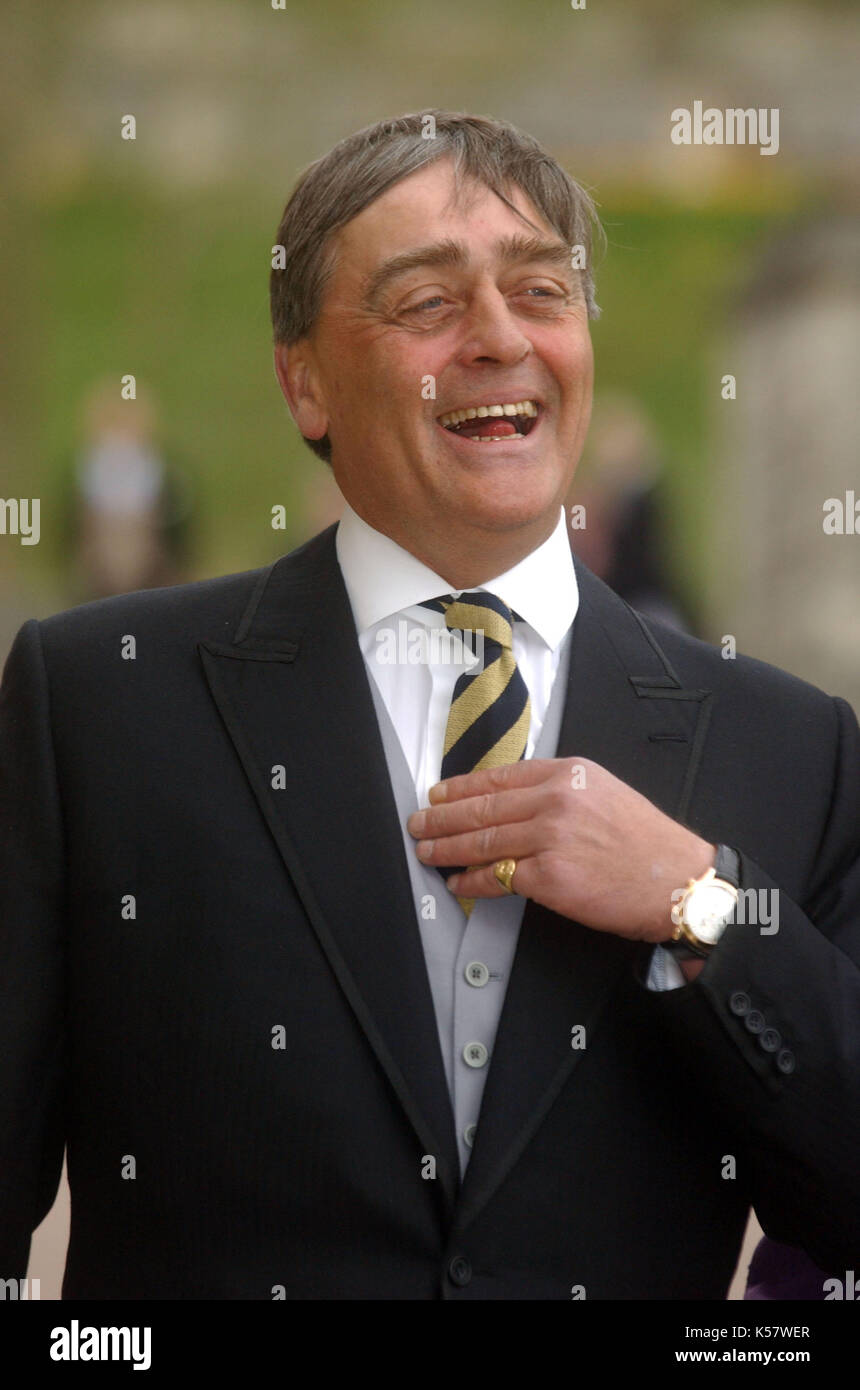 Foto muss gutgeschrieben © Alpha 057597 09/04/05 Prince Charles & Camilla, Herzogin von Cornwall früher Parker Bowles Service von Gebet und Hingabe an ihrer Hochzeit im Schloss Windsor Kapelle. Der Herzog von Westminster ankommt - Keine BRITISCHEN Rechte bis 30 Tage von Caption Datum - Stockfoto