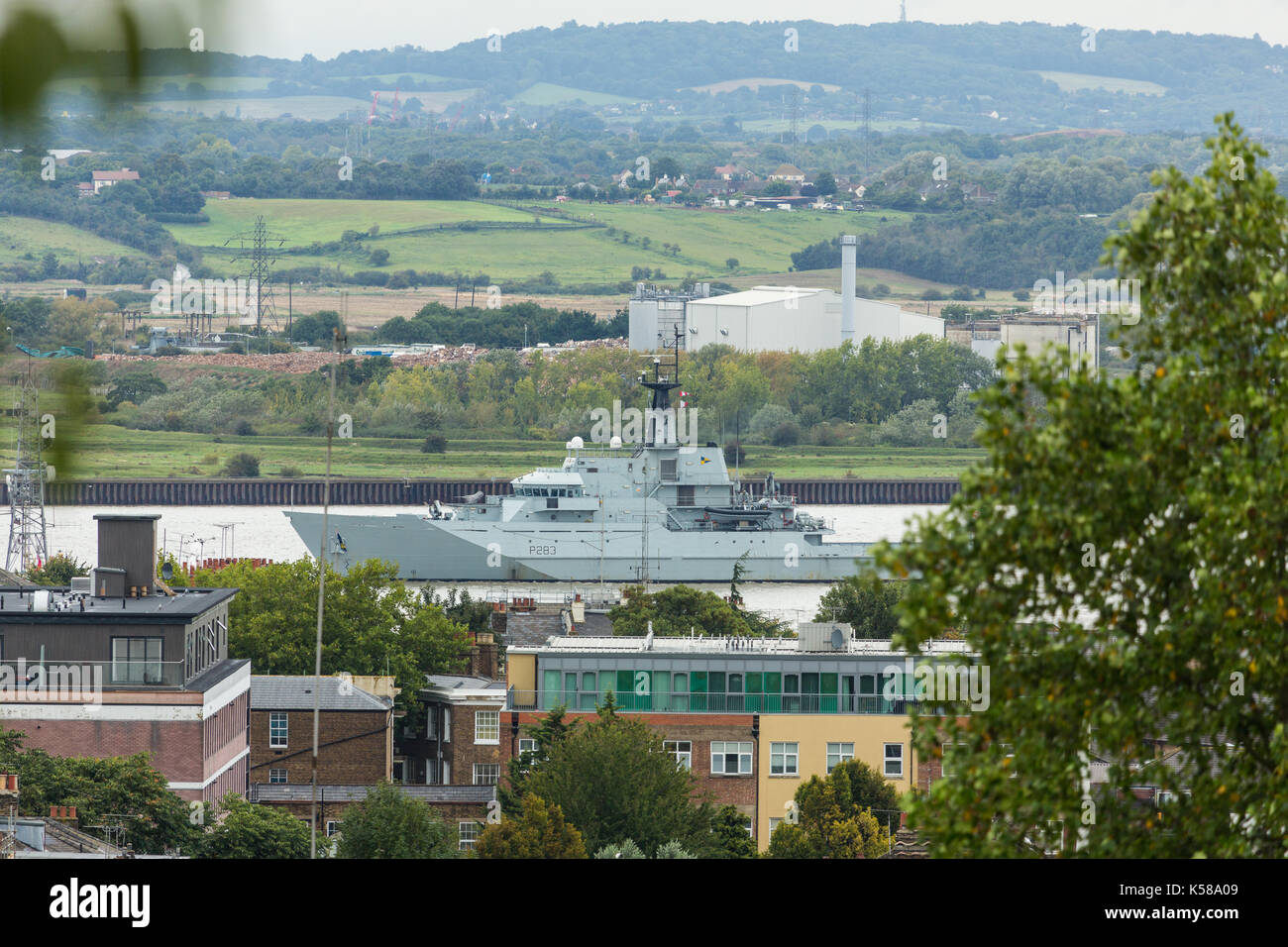 Gravesend, Kent, Vereinigtes Königreich. 8. September 2017. Royal Navy River class Patrol Schiff HMS Mersey dargestellt, Gravesend in Kent auf dem Weg zum umstrittenen DSEI defence Veranstaltung in ExCeL in East London. Rob Powell/Alamy leben Nachrichten Stockfoto