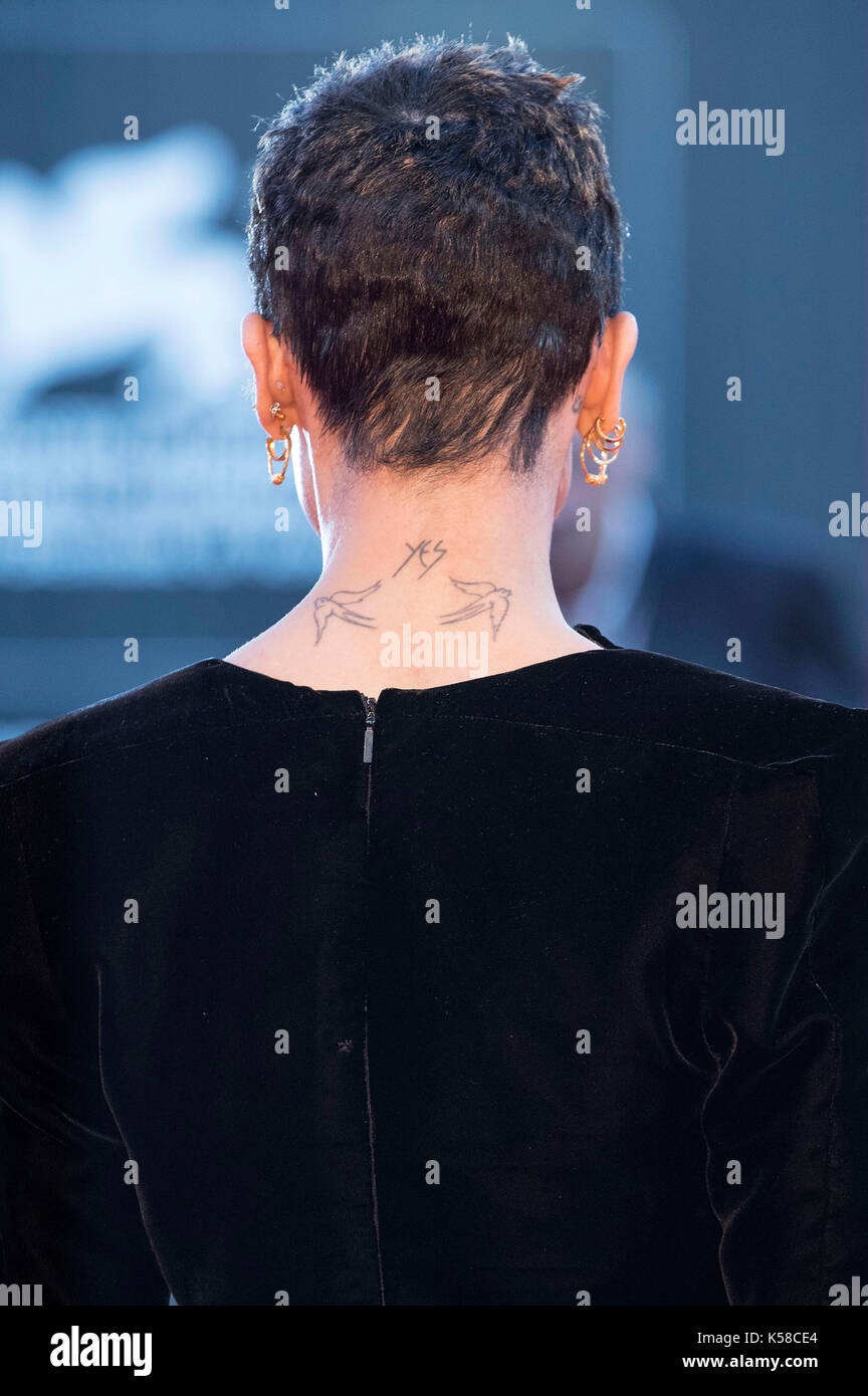 Venedig, Italien. 08 Sep, 2017. Zoe kravitz die Teilnahme an der "Le fidèle" Premiere auf dem 74. Internationalen Filmfestival von Venedig im Palazzo del Cinema am September 08, 2017 in Venedig, Italien Quelle: geisler - fotopress/alamy leben Nachrichten Stockfoto