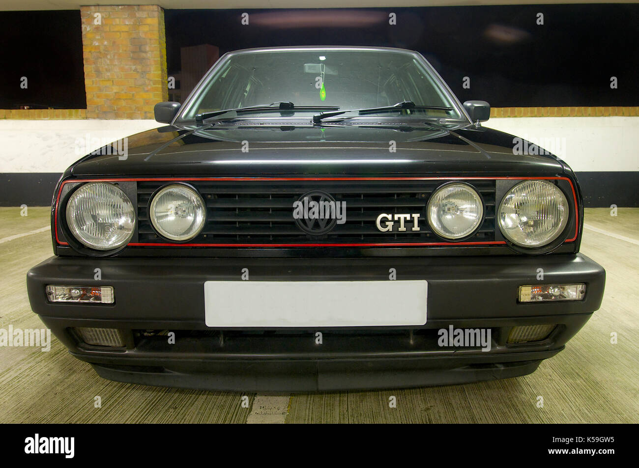 Schwarz VW Golf GTI Auto in der Nacht Stockfoto