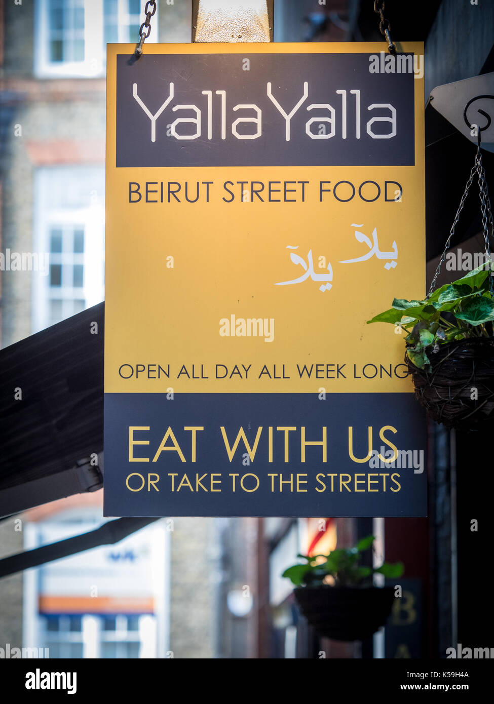 Yalla Yalla libanesischen Beirut Street Food Restaurant Im Grünen Hof in Londons "Soho Entertainment District Stockfoto