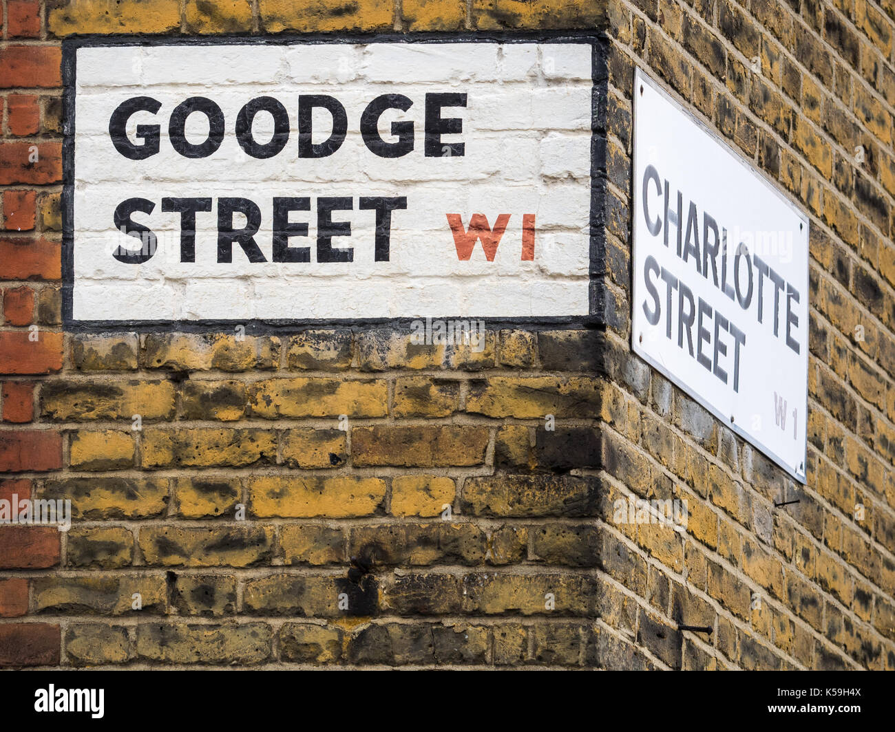 Goodge Street Charlotte Street Junction - strassenschilder an der Ecke Goodge Street und Charlotte Street in London Stockfoto