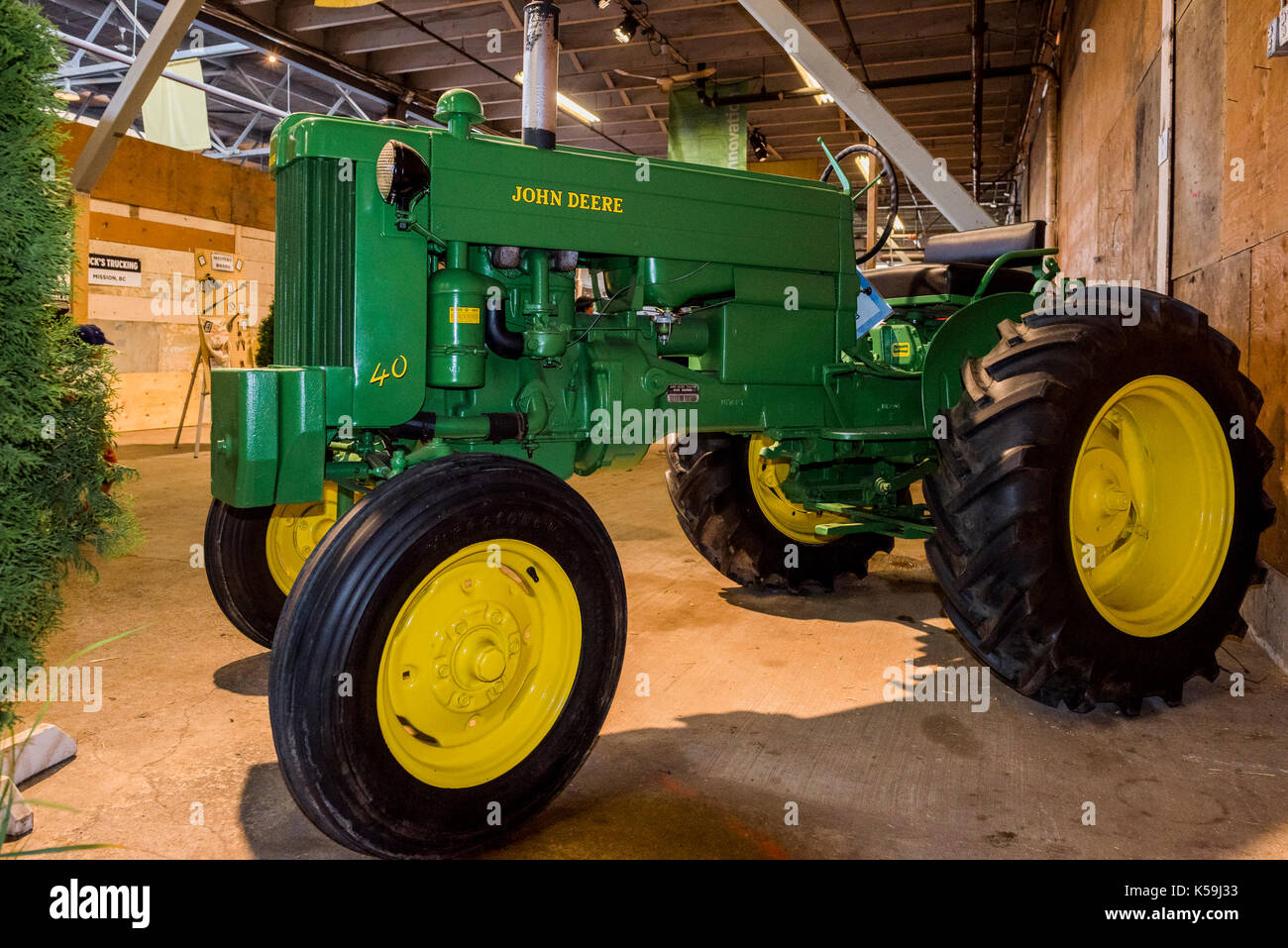 1953 John Deere 40 Ackerschlepper auf Anzeige an der PNE, Vancouver, British Columbia, Kanada. Stockfoto