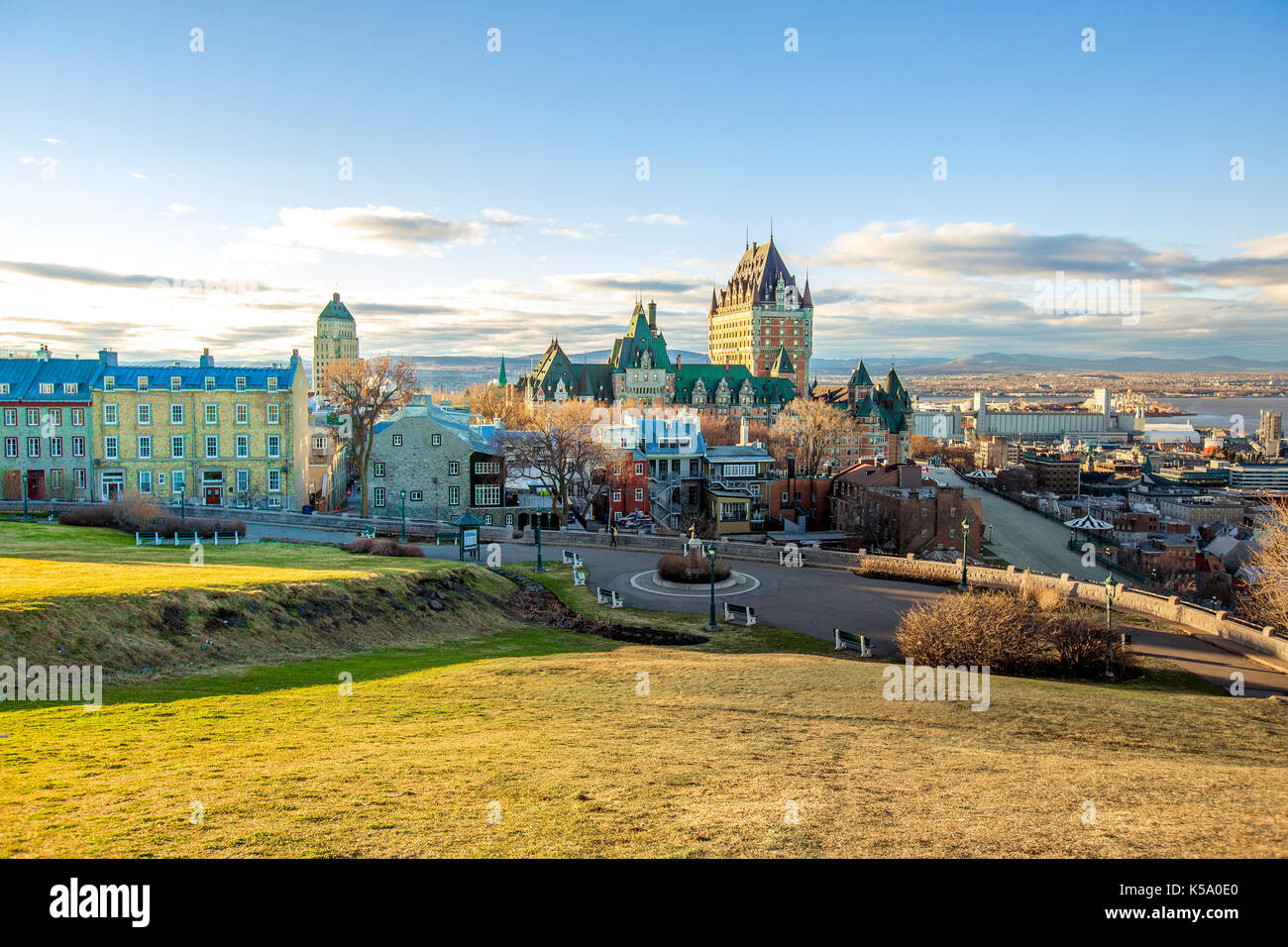 Stadtbild von Quebec City, Chateau Frontenac auf Frühling. Stockfoto