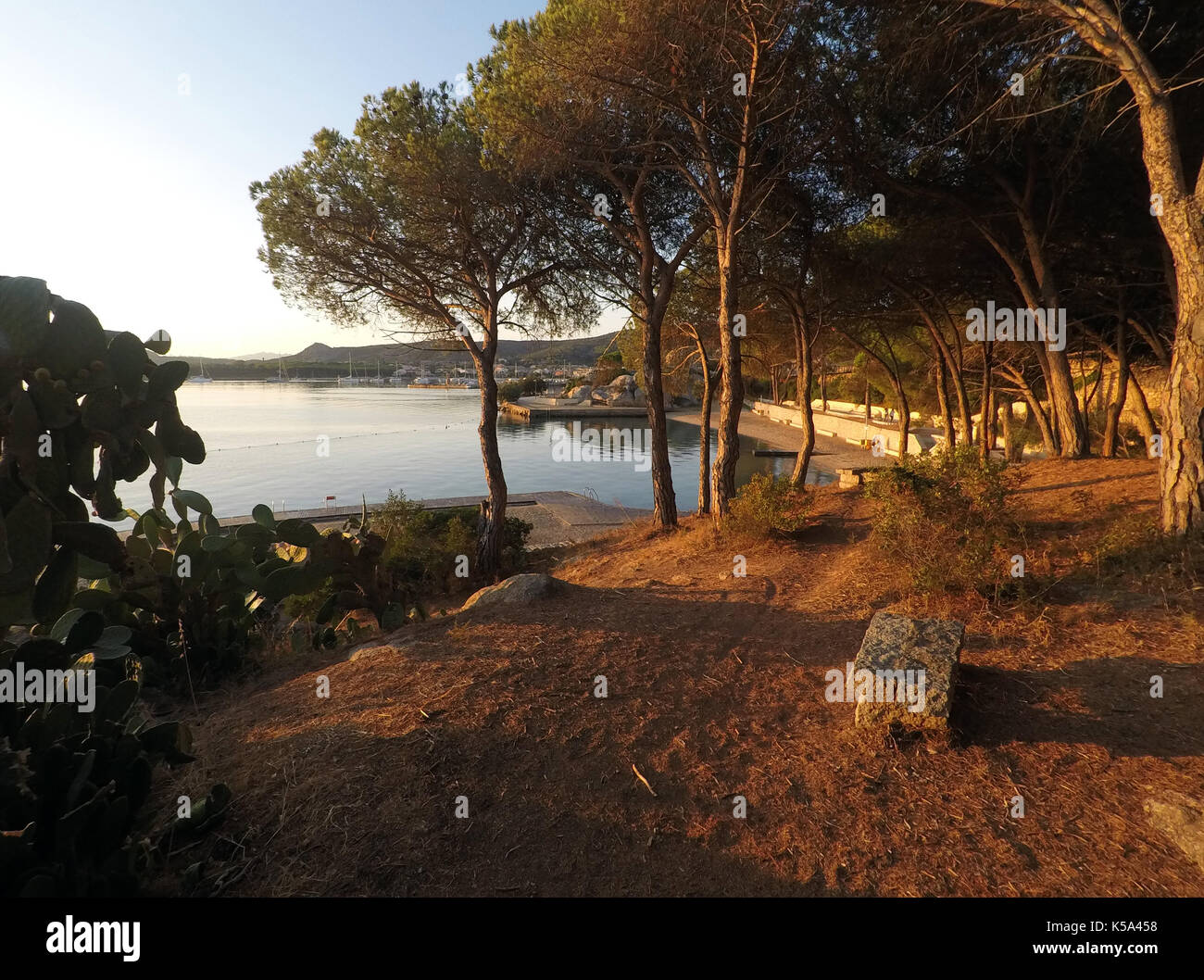 Palau, Sardinien, Sonnenaufgang am Strand Stockfoto