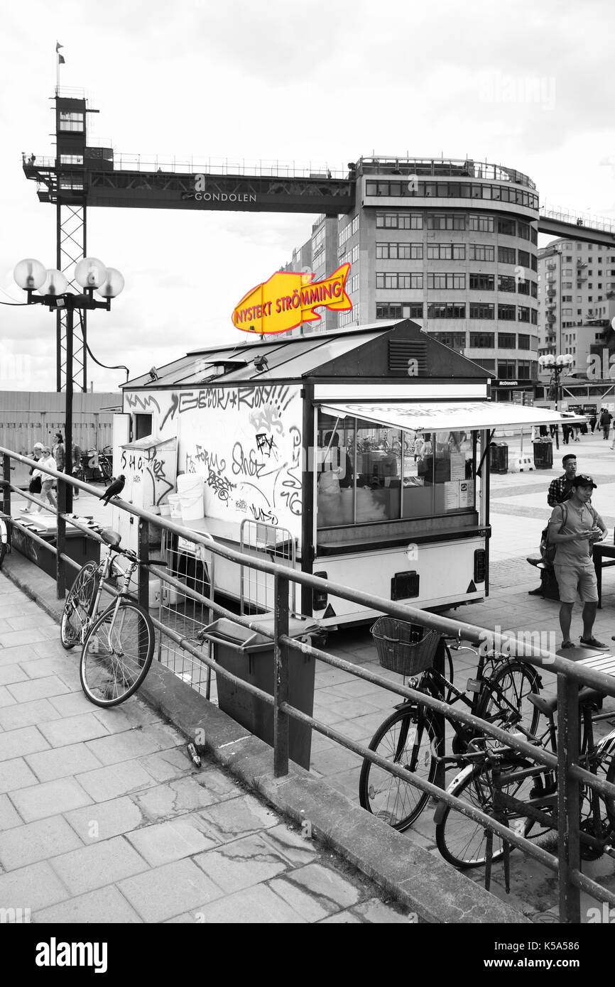 STOCKHOLM, Schweden - 25. Juli 2017: Fast food Kiosk- und Aussichtspunkt an der Spitze der Aufzug Katarinahissen in der Nähe von Slussen in Stockholm. Teil b Stockfoto