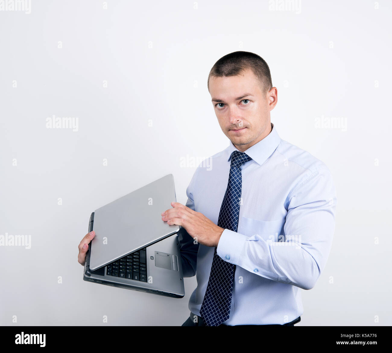 Männliche Geschäftsmann mit Laptop Stockfoto