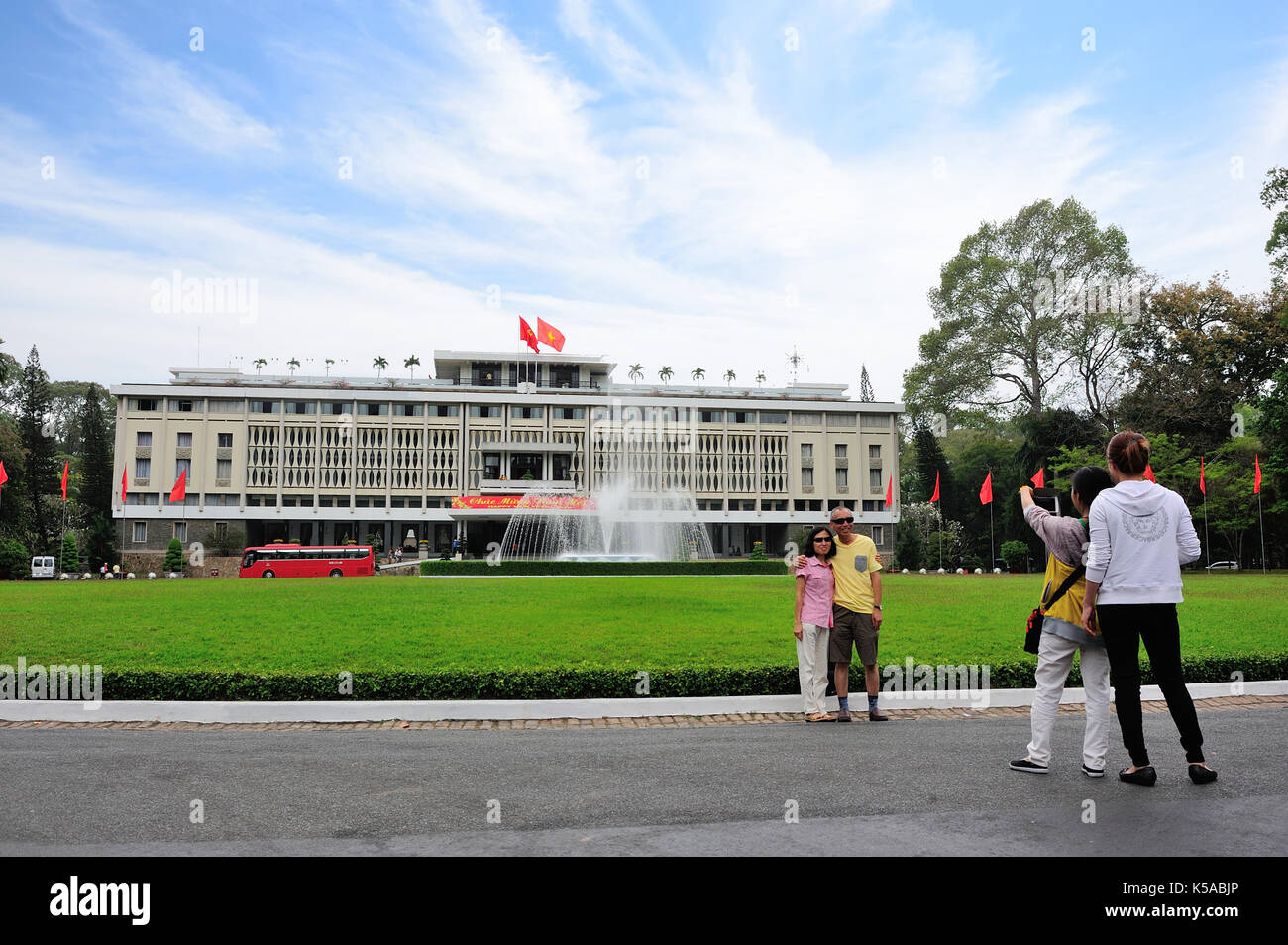 Ho Chi Minh, Vietnam - Feb 25,2015: Unabhängigkeit Palace in Ho Chi Minh City, Vietnam. Unabhängigkeit Palace ist als Palast der Wiedervereinigung bekannt und wurde Buil Stockfoto