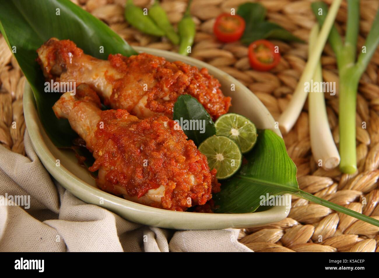 Ayam Rica rica, die Traditionelle spicy Chicken Gericht aus Manado Stockfoto