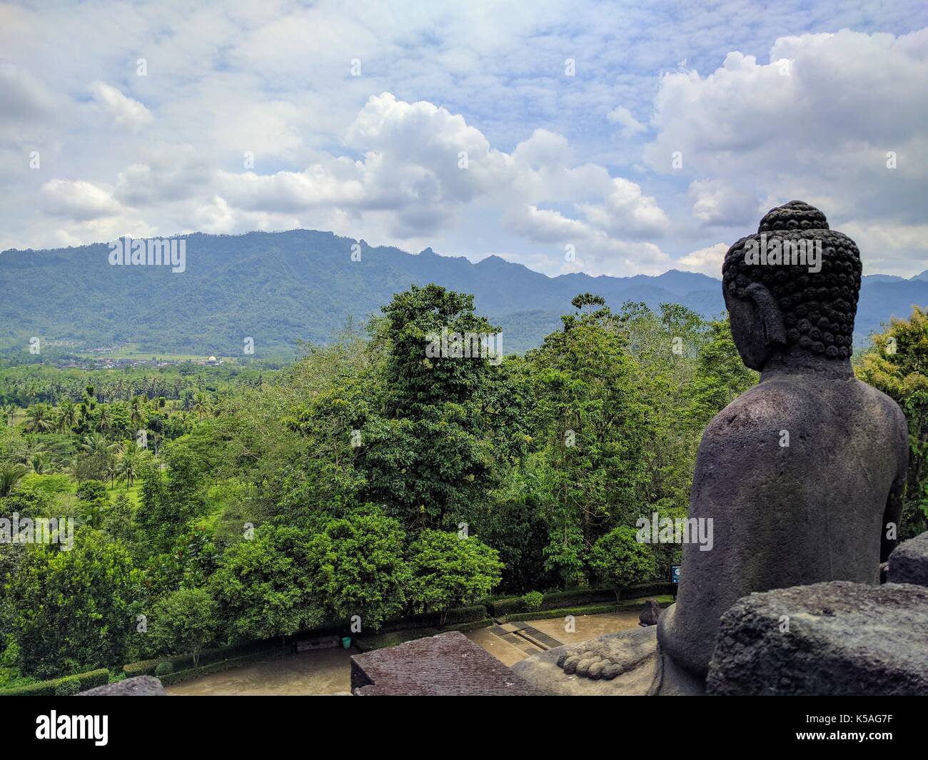 Blick auf den Borobudur Tempel in der Landschaft von Bali, Indonesien Stockfoto