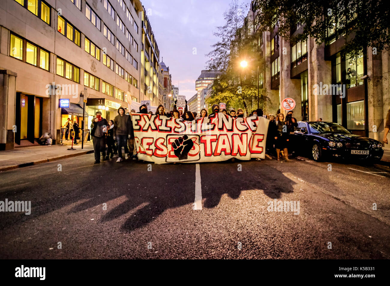 Masse studentische Proteste und Unruhen in London gegen die Erhöhung der Studiengebühren. Stockfoto