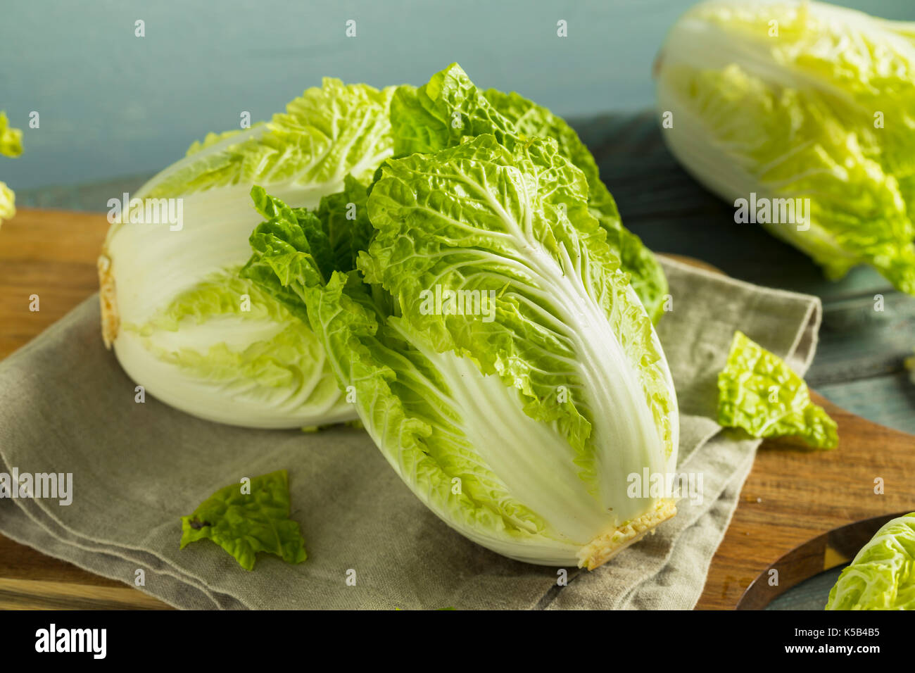 Raw Green Organic Napa Cabbage Einsatzbereit Stockfoto