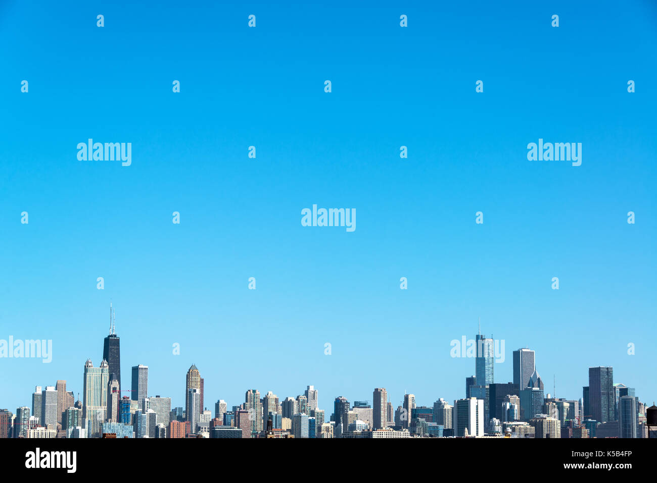 Blick auf die Skyline von Chicago mit einem schönen blauen Himmel Stockfoto