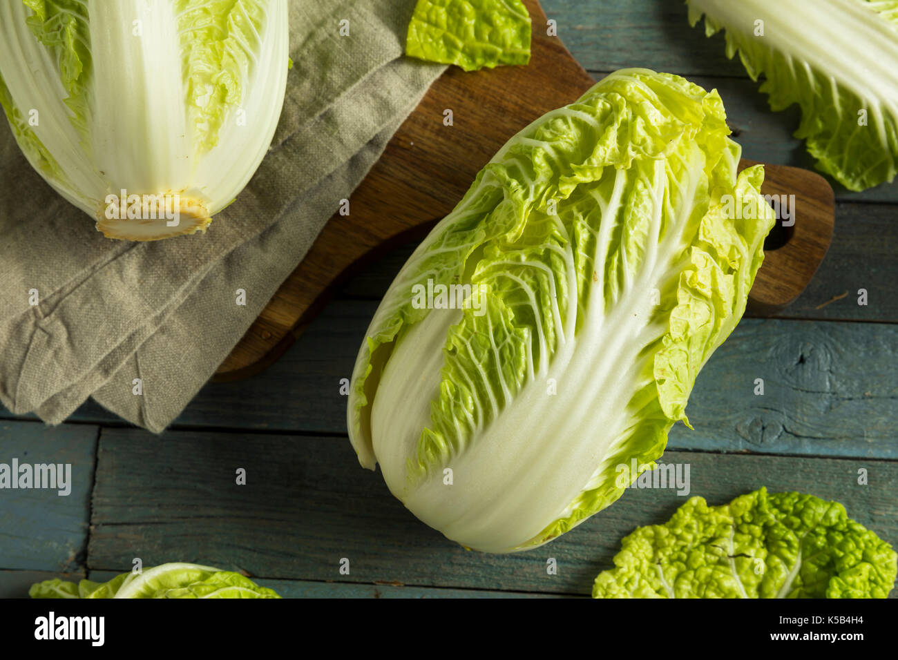 Raw Green Organic Napa Cabbage Einsatzbereit Stockfoto