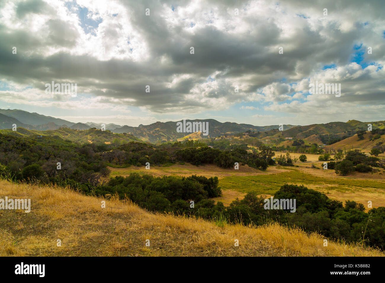 Wolken über dem Tal Stockfoto