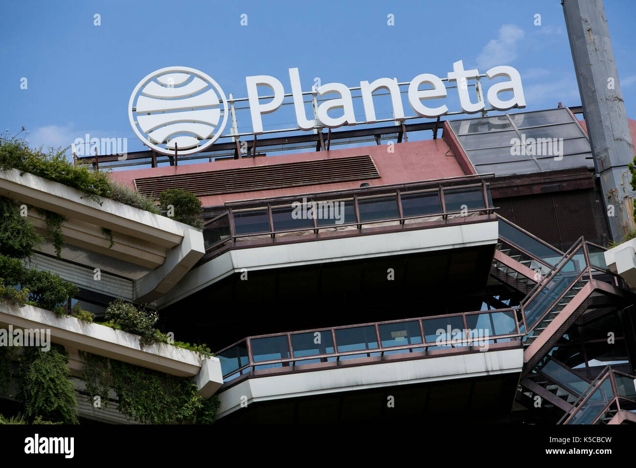Ein logo Zeichen außerhalb des Hauptsitzes der Grupo Planeta, Barcelona, Spanien am 24. August 2017. Stockfoto