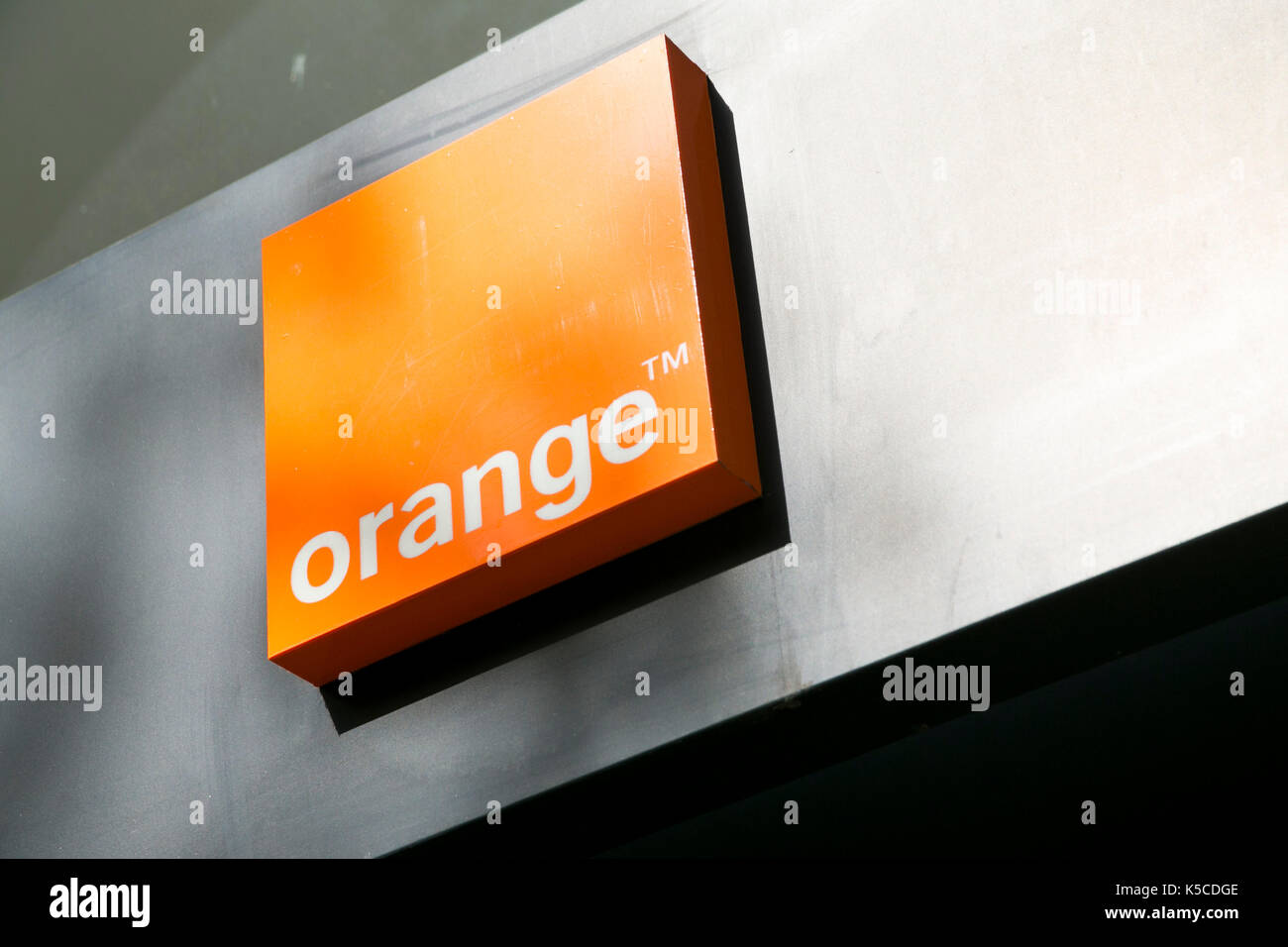 Ein logo Zeichen außerhalb einer Orange S.A., Retail Store in Barcelona, Spanien am 30. August 2017. Stockfoto