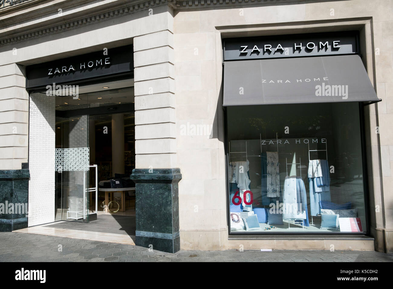 Ein logo Zeichen außerhalb von Zara Home Store in Barcelona, Spanien am 30. August 2017. Stockfoto