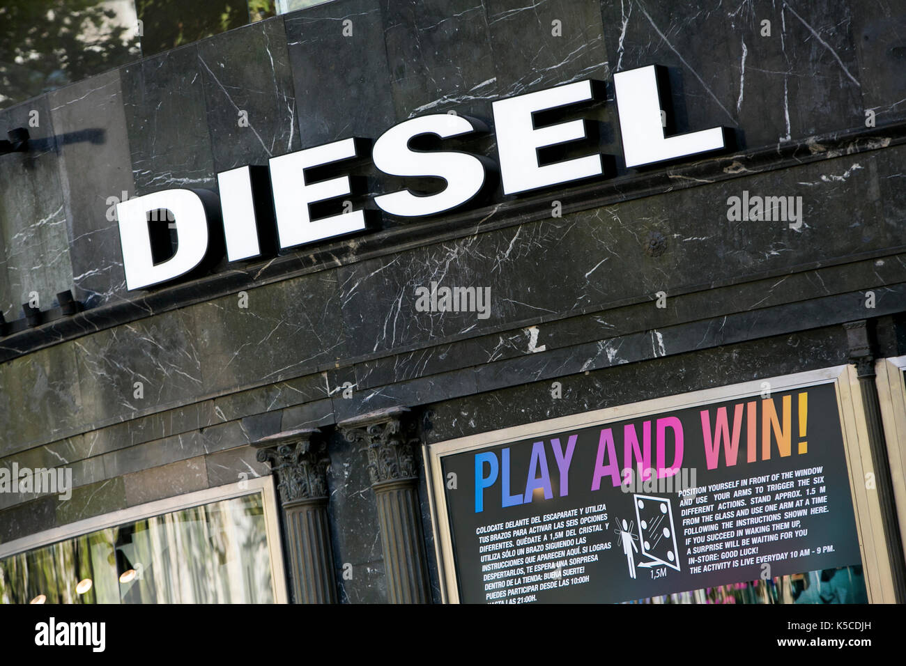 Ein logo Zeichen außerhalb eines Diesel Clothing Store in Barcelona, Spanien am 30. August 2017 Stockfoto
