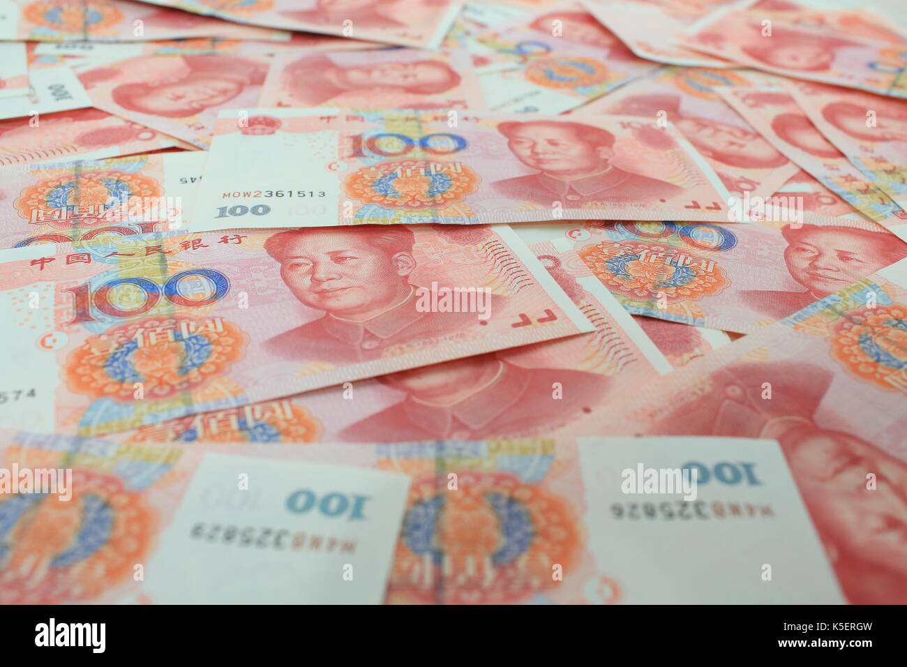 Chaos Chinese Yuan Geld 100 rmb Hintergrund mit Mao Zedong portrait altes Geld Stockfoto