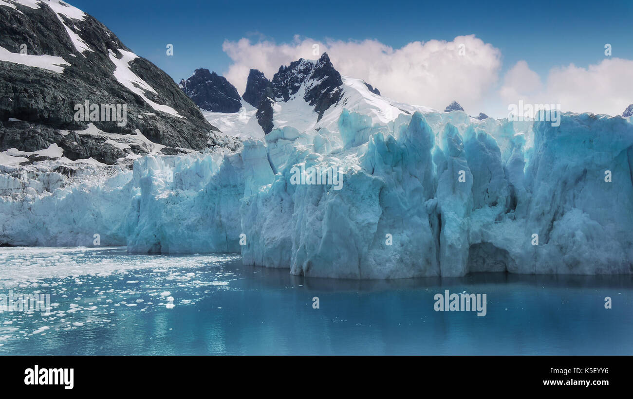 Nahaufnahme der Türkis Eis der Gletscher Gesicht in die Drygalski Fjord, South Georgia Island, im südlichen Atlantik. Stockfoto