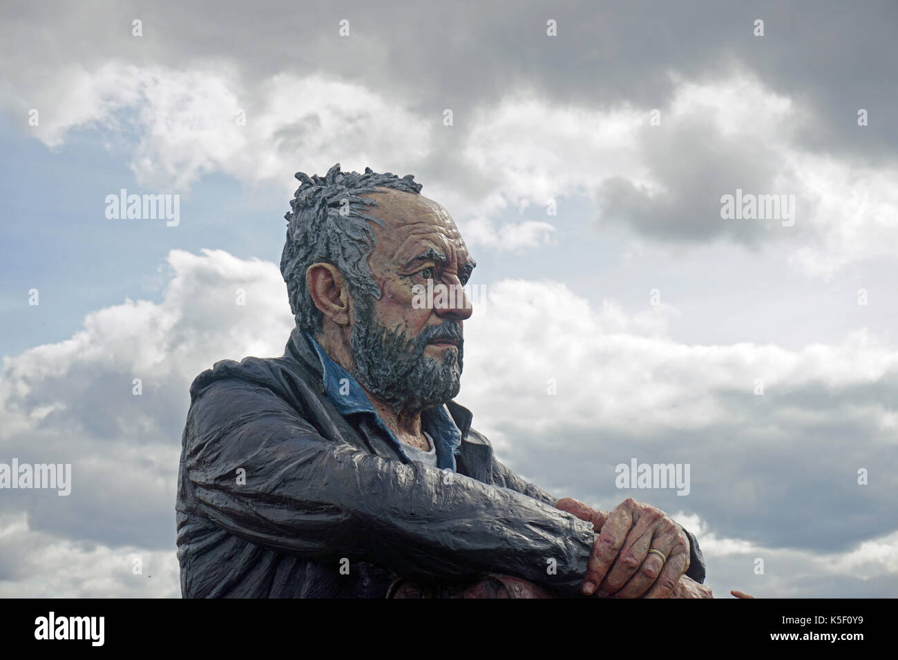 Sitzt der Mensch Stockfoto