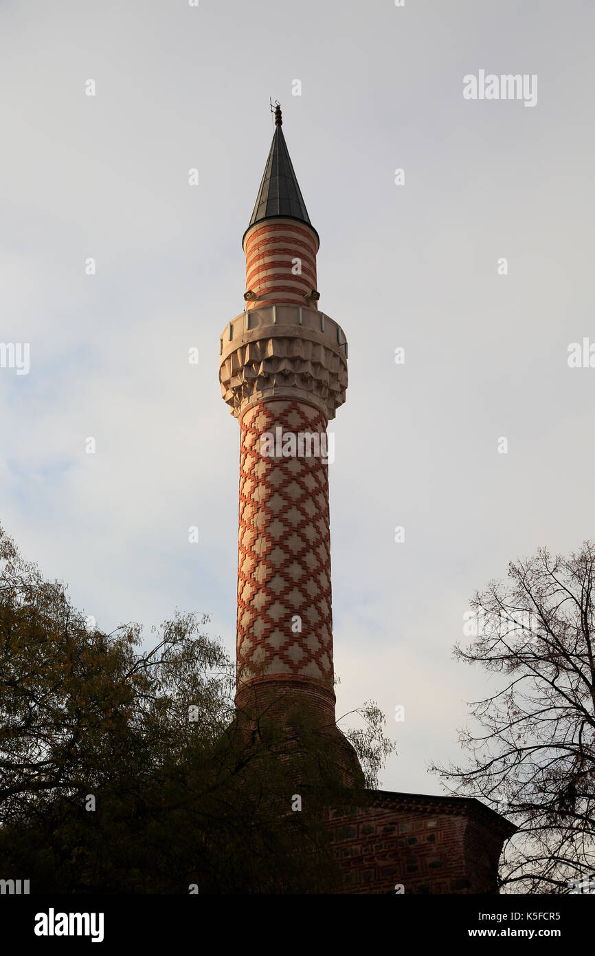 Minarett der Moschee im Stadtzentrum von Plovdiv, Bulgarien, Osteuropa Stockfoto