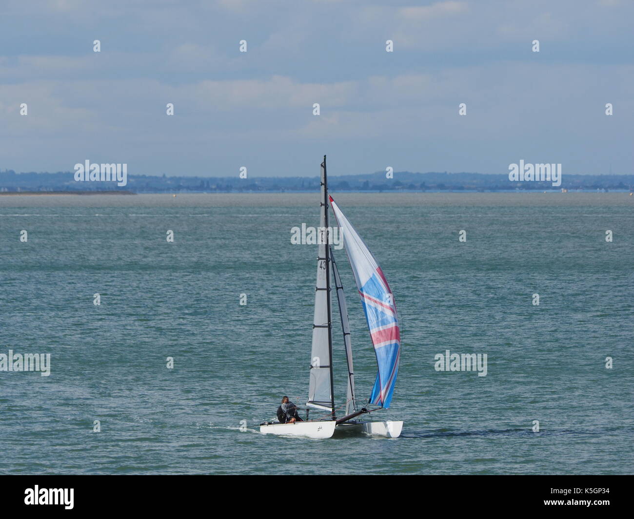 Sheerness, Kent, Großbritannien. 9 Sep, 2017. Die 59 Insel Sheppey Rund um die Insel. Das Rennen wurde 1959 gegründet und ist am längsten jährlichen Beiboot der BRITISCHEN, Katamaran und Surfbrett Rennen bei 35-40 km (je nach Wind und Gezeiten). Der Kurs ist ein im Uhrzeigersinn Umrundung der Insel mit Start und Ziel von Isle of Sheppey Sailing Club, Sheerness. In diesem Jahr 65 Handwerk konkurriert (114 Personen). Trotz der Aussicht auf schlechtes Wetter, ideale Bedingungen herrschten - Sonnenschein und eine Kraft 3-4 westlicher Wind. Credit: James Bell/Alamy leben Nachrichten Stockfoto