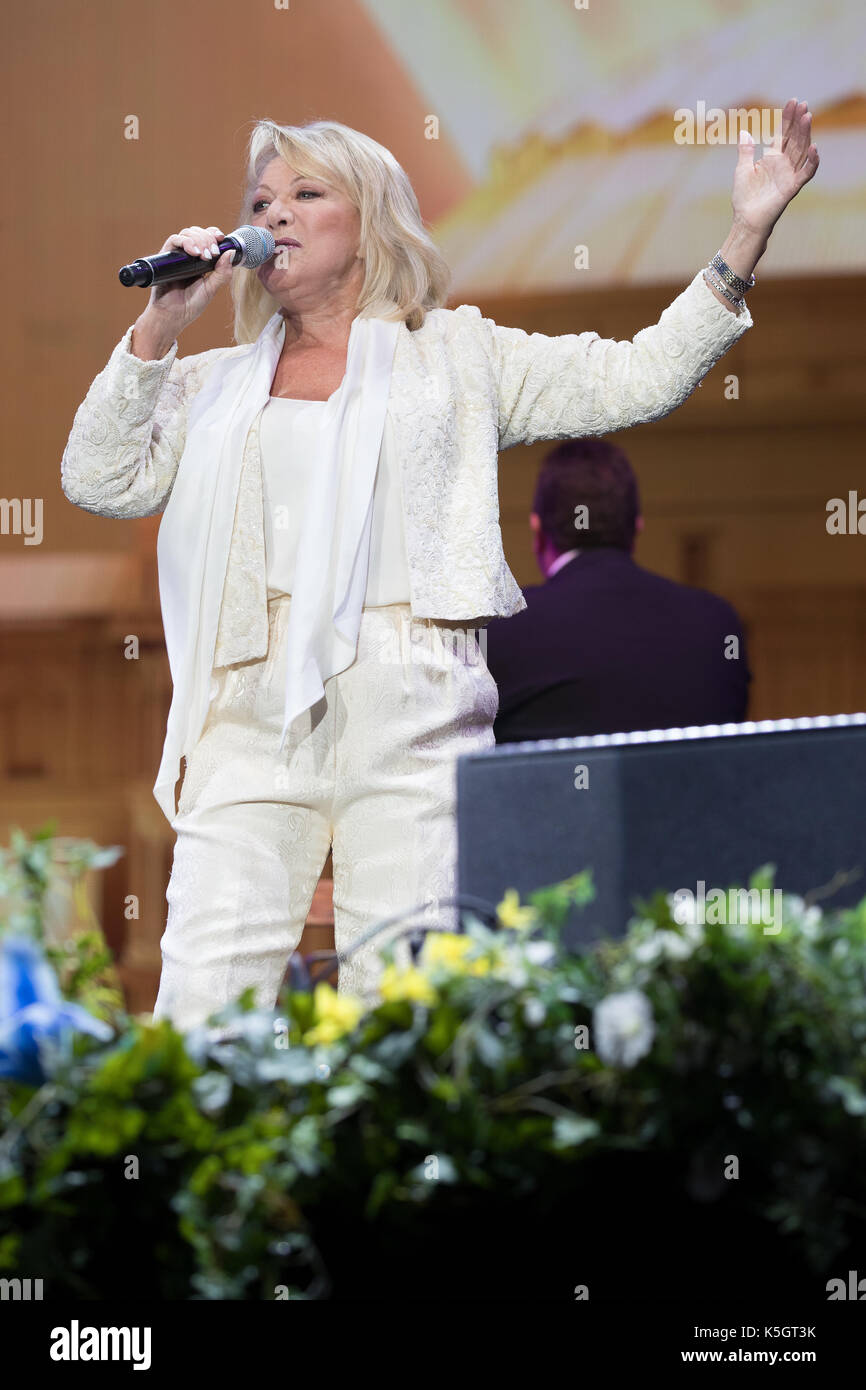 London, England. 9. September 2017, Elaine Paige tritt während Proms in the Park 2017 im Hyde Park am 9. September 2017, London. England.© Jason Richardson / Alamy Live News Stockfoto