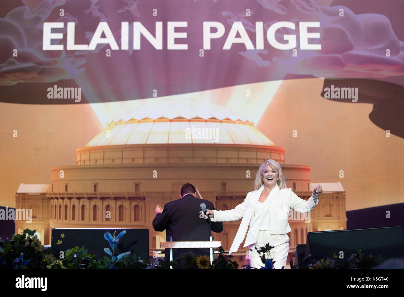 London, England. 9. September 2017, Elaine Paige tritt während Proms in the Park 2017 im Hyde Park am 9. September 2017, London. England.© Jason Richardson / Alamy Live News Stockfoto