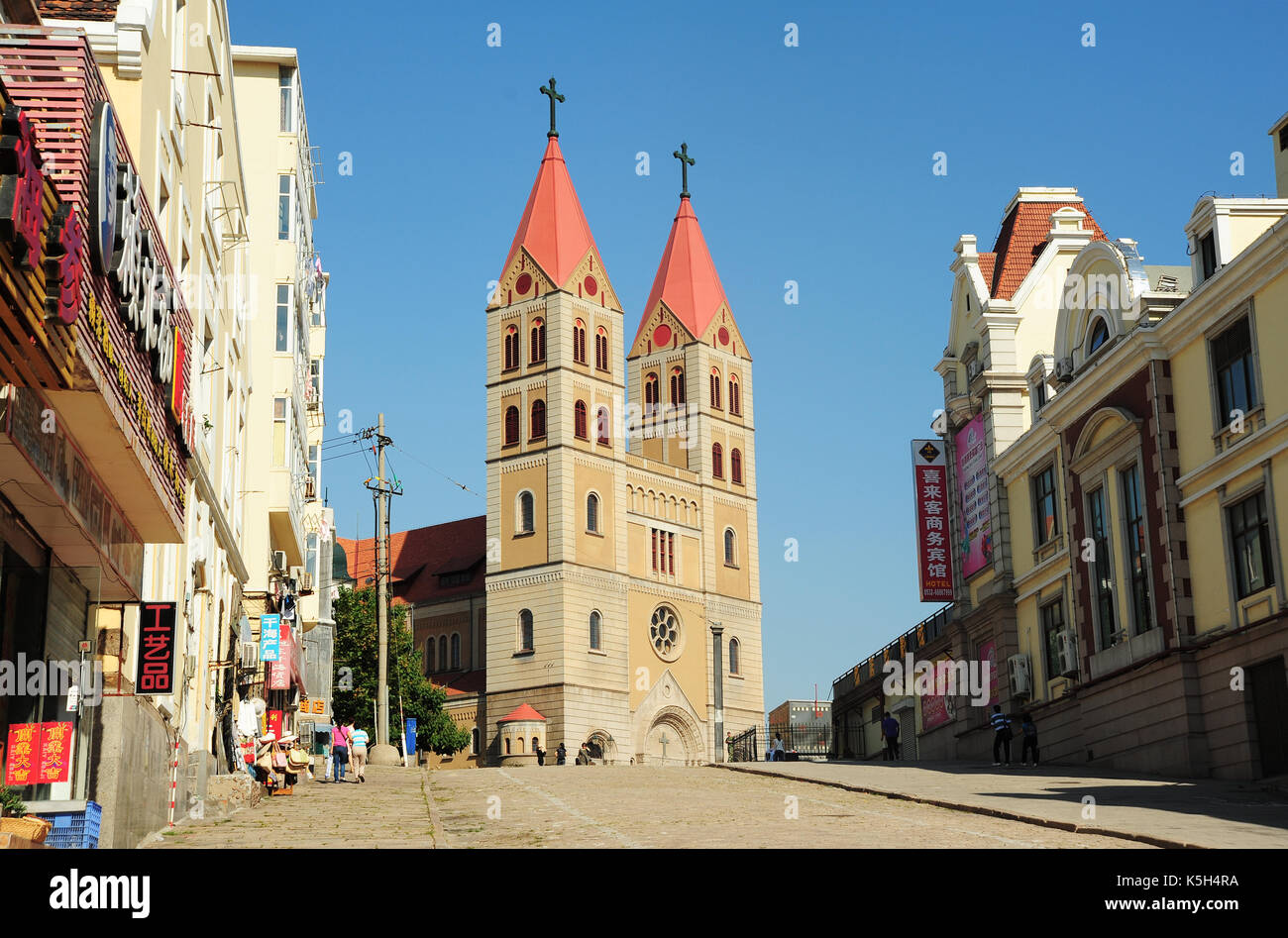 Qingdao, China - 14.September 2012: außen St. Michael's Cathedral (Zhejiang Straße Katholische Kirche) Qingdao, China Stockfoto