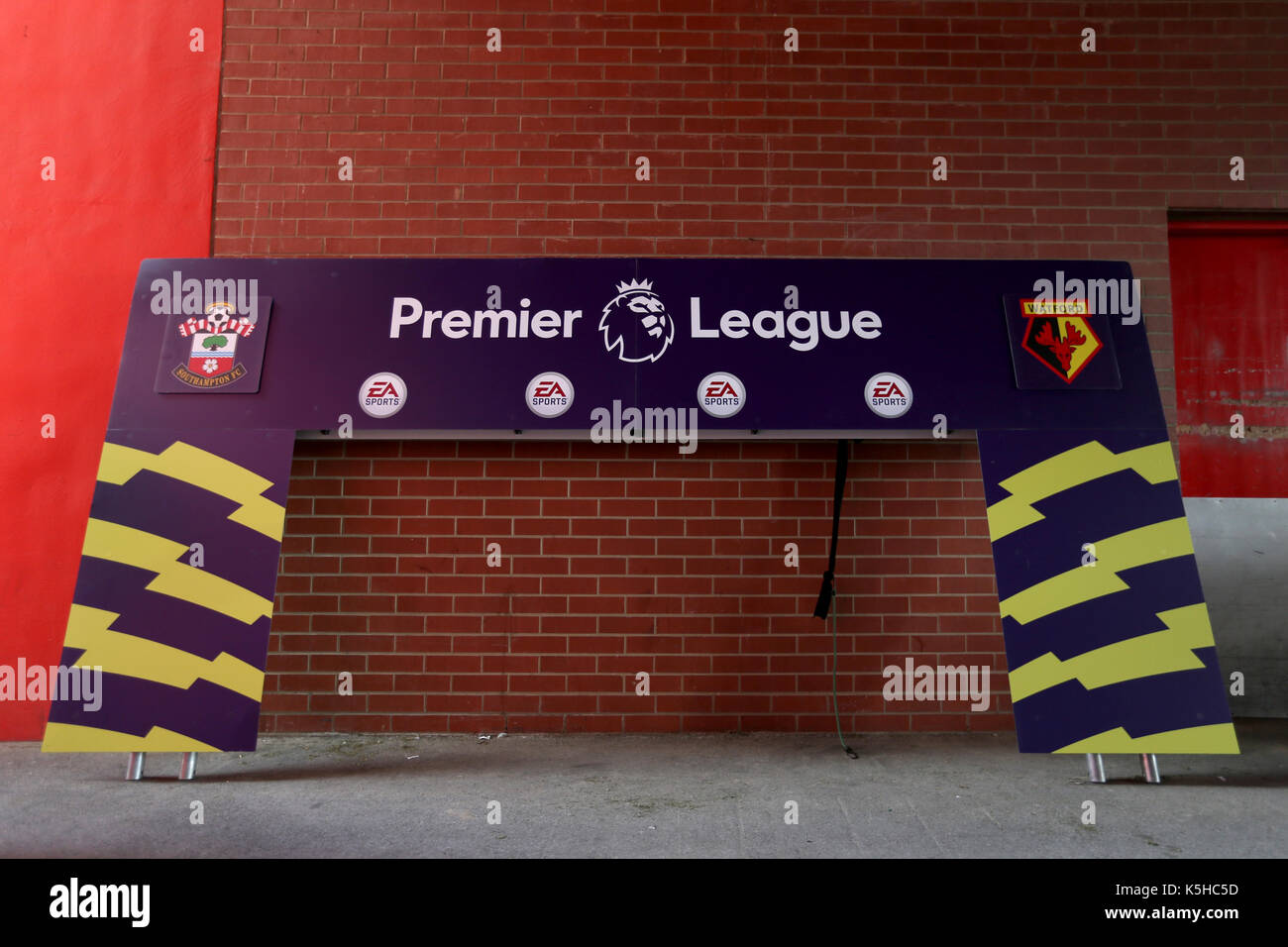 Premier League branding vor der Premier League Spiel im St. Mary's Stadium, Southampton. PRESS ASSOCIATION Foto. Bild Datum: Samstag, September 9, 2017. Siehe PA-Geschichte Fußball Southampton. Photo Credit: Steven Paston/PA-Kabel. Einschränkungen: EDITORIAL NUR VERWENDEN Keine Verwendung mit nicht autorisierten Audio-, Video-, Daten-, Spielpläne, Verein/liga Logos oder "live" Dienstleistungen. On-line-in-Verwendung auf 75 Bilder beschränkt, kein Video-Emulation. Keine Verwendung in Wetten, Spiele oder einzelne Verein/Liga/player Publikationen. Stockfoto