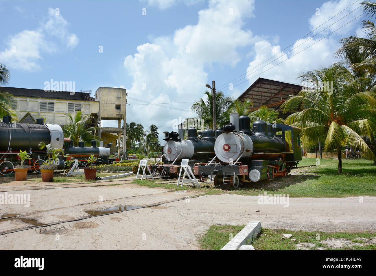 REMEDIOS, Kuba - 27. JULI 2016: Gebäude und Züge im Museum der Zuckerindustrie und Museum von Dampf in Remedios, ist eine alte Mühle mit kubanischen Zucker Stockfoto