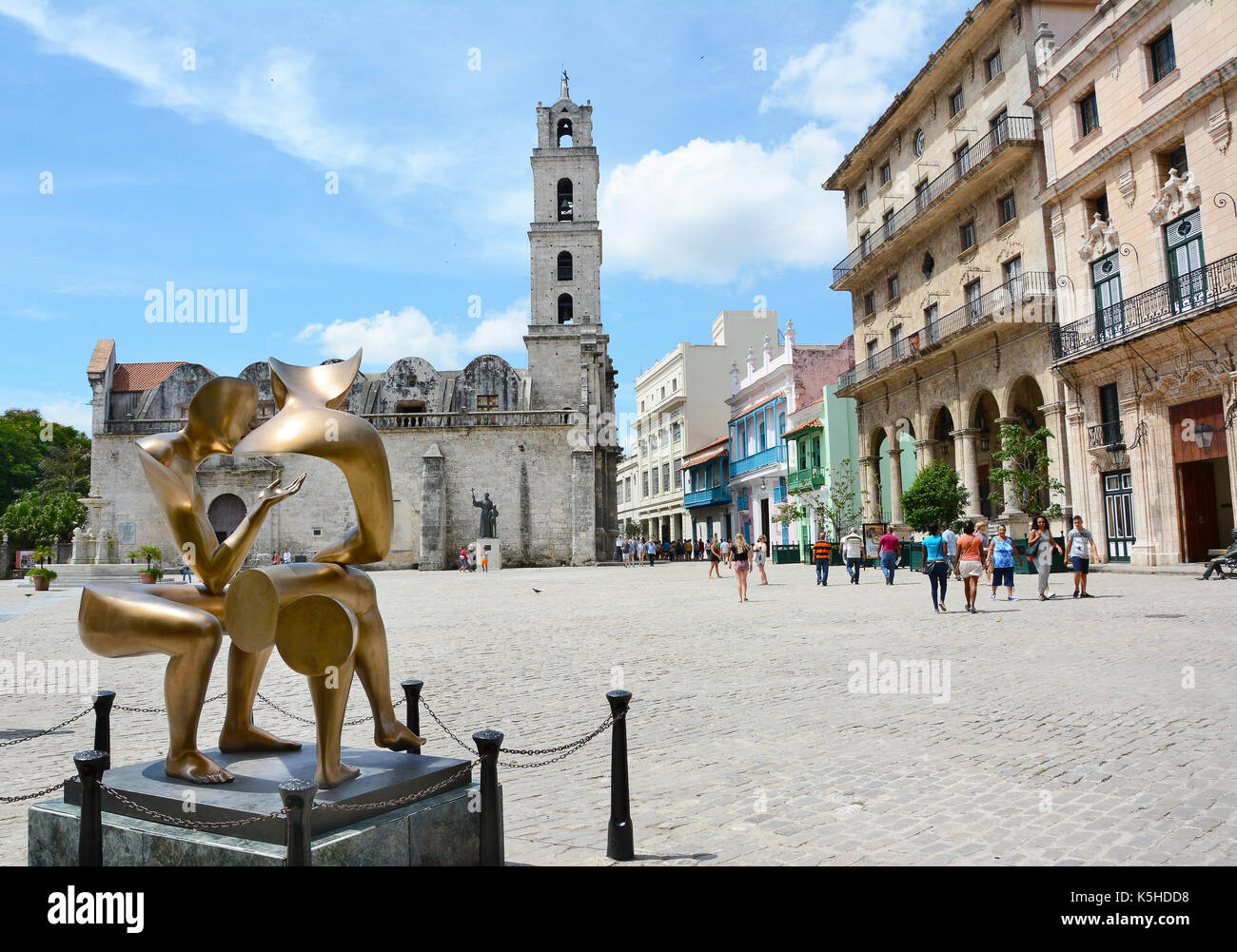 Havanna, Kuba - Juli 21, 2016: La Conversacion Skulptur. Auf der Plaza de San Francisco, der von dem französischen Bildhauer, Etienne. Stockfoto