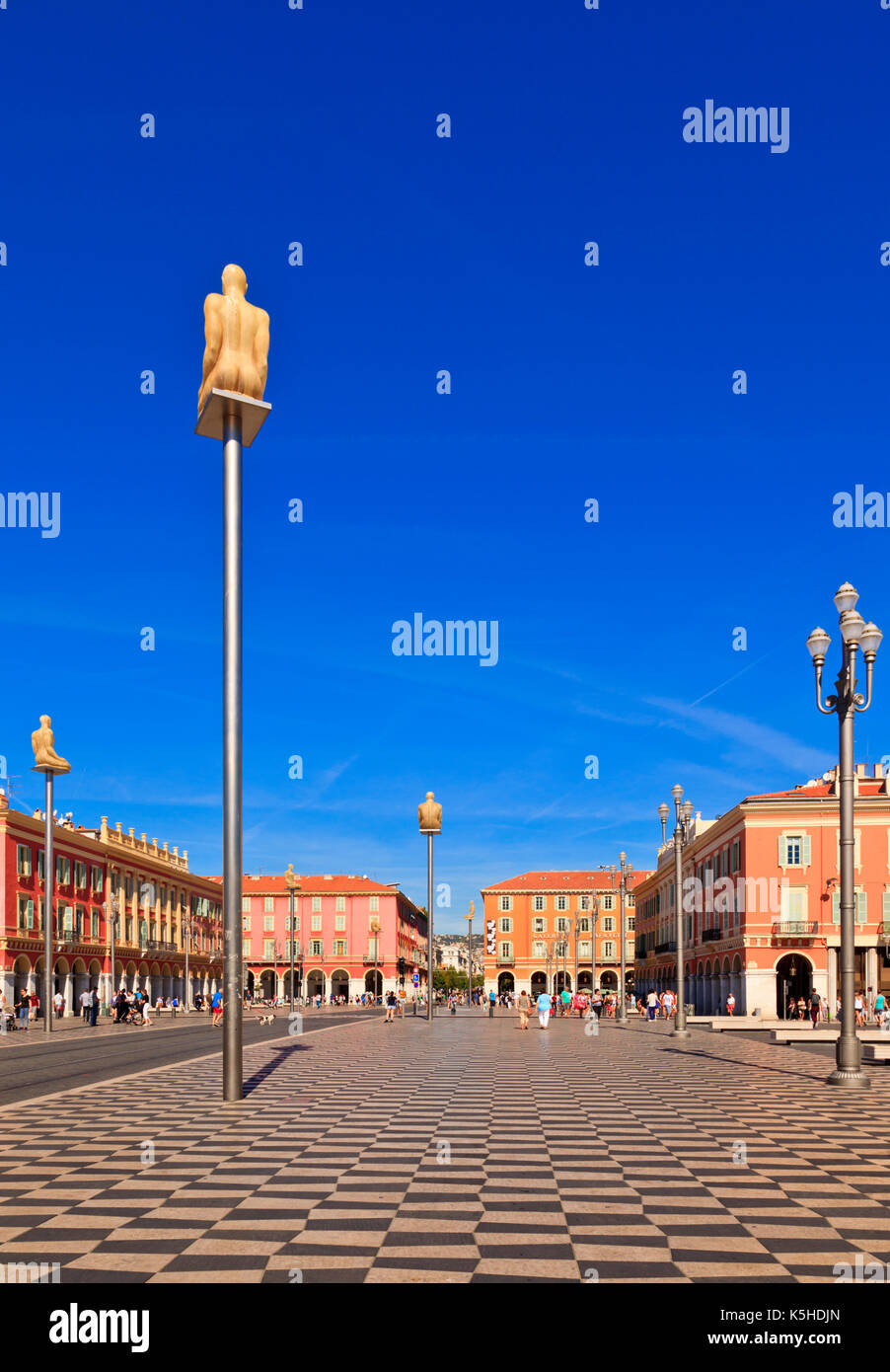 "Das Gespräch", eine skulpturale Installation in der Place Masséna Nice, Frankreich. Stockfoto