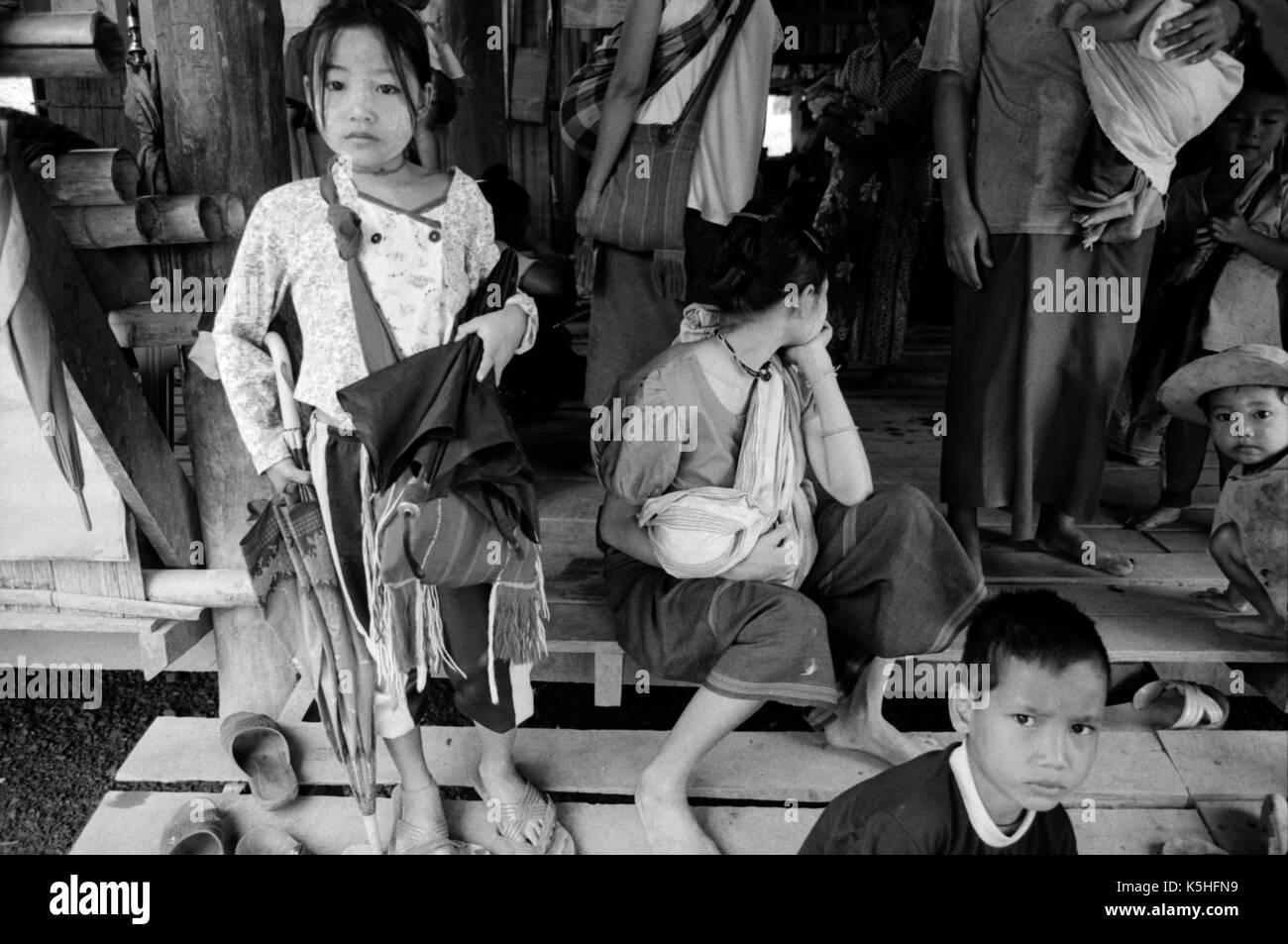 Eintritt in die stationäre Abteilung an Médecins Sans Frontières Krankenhaus in Mae La birmesische Flüchtlingslager im Nordwesten von Thailand. 1996 Stockfoto