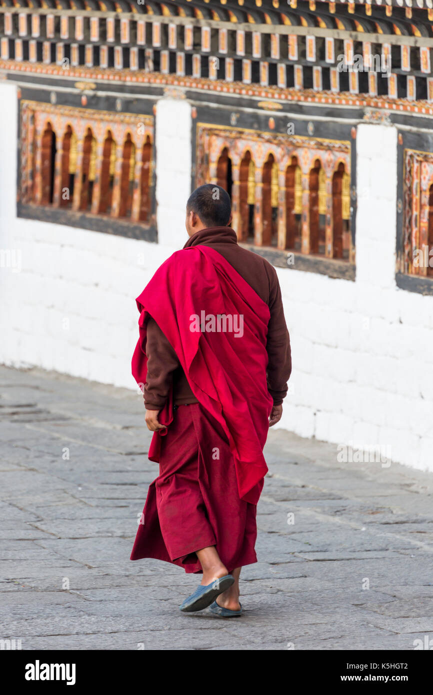 Buddhistischer Mönch am Tashichho Dzong in Thimpu, Bhutan Stockfoto