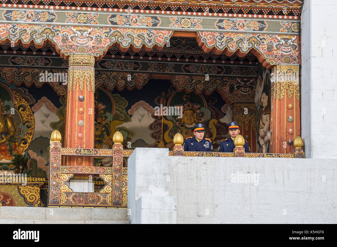 Senken der Fahne Zeremonie am Tashichho Dzong in Thimpu, Bhutan Stockfoto
