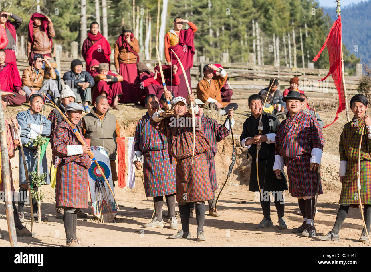 Lokale Bogenschießen Wettbewerb in Phobjikha Tal, westlichen Bhutan Stockfoto