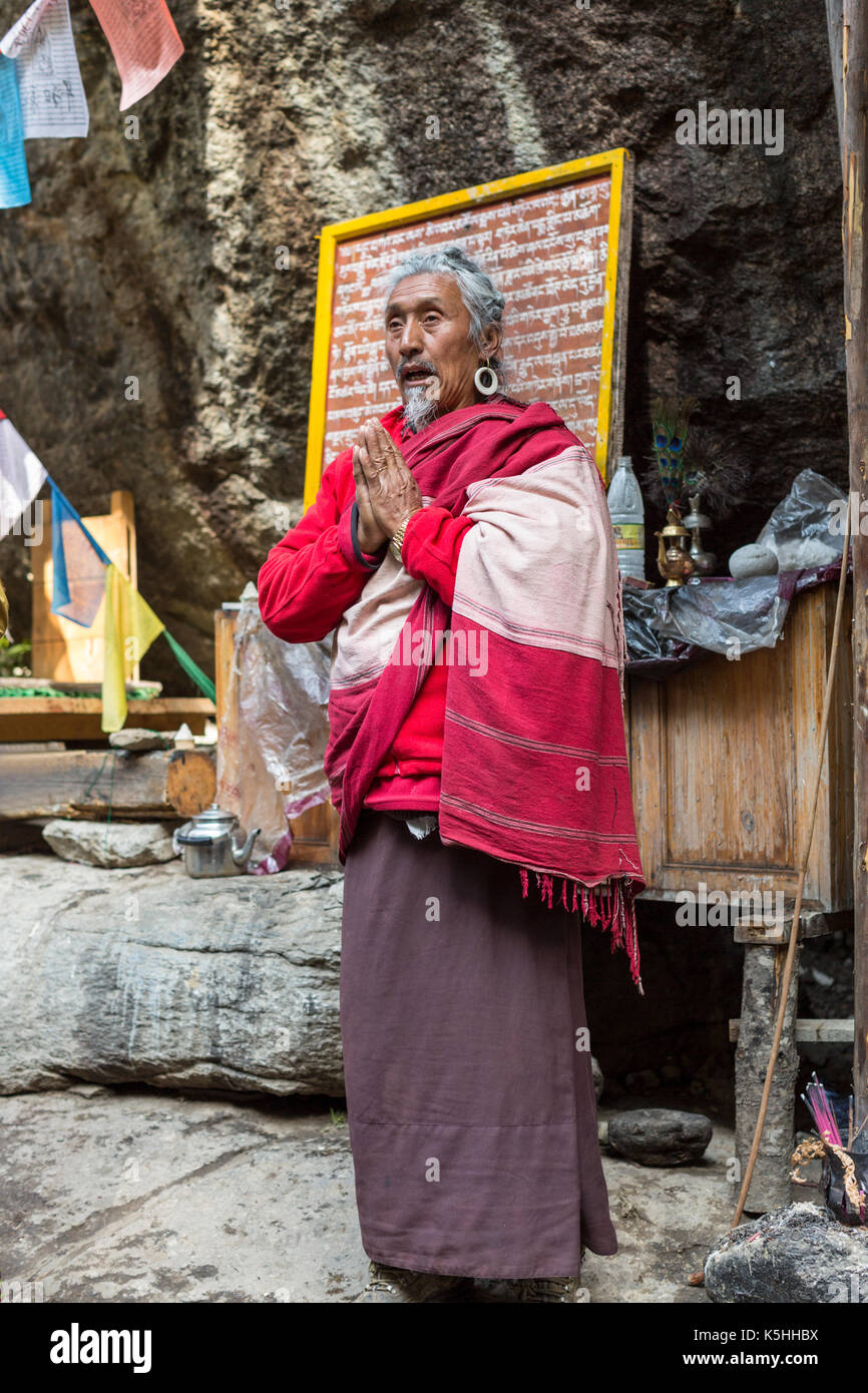 Einsiedler, heiliger Mann am brennenden See in der Tang Tal, Bumthang, zentrale Bhutan Stockfoto