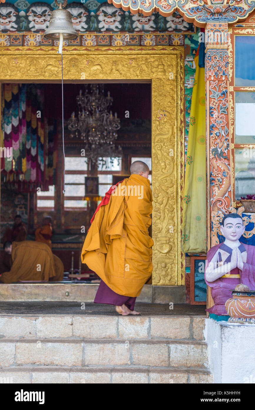 Nonnen in der sangchen Dorji Lhuendup Nonnenkloster oberhalb Punakha, westlichen Bhutan. Stockfoto