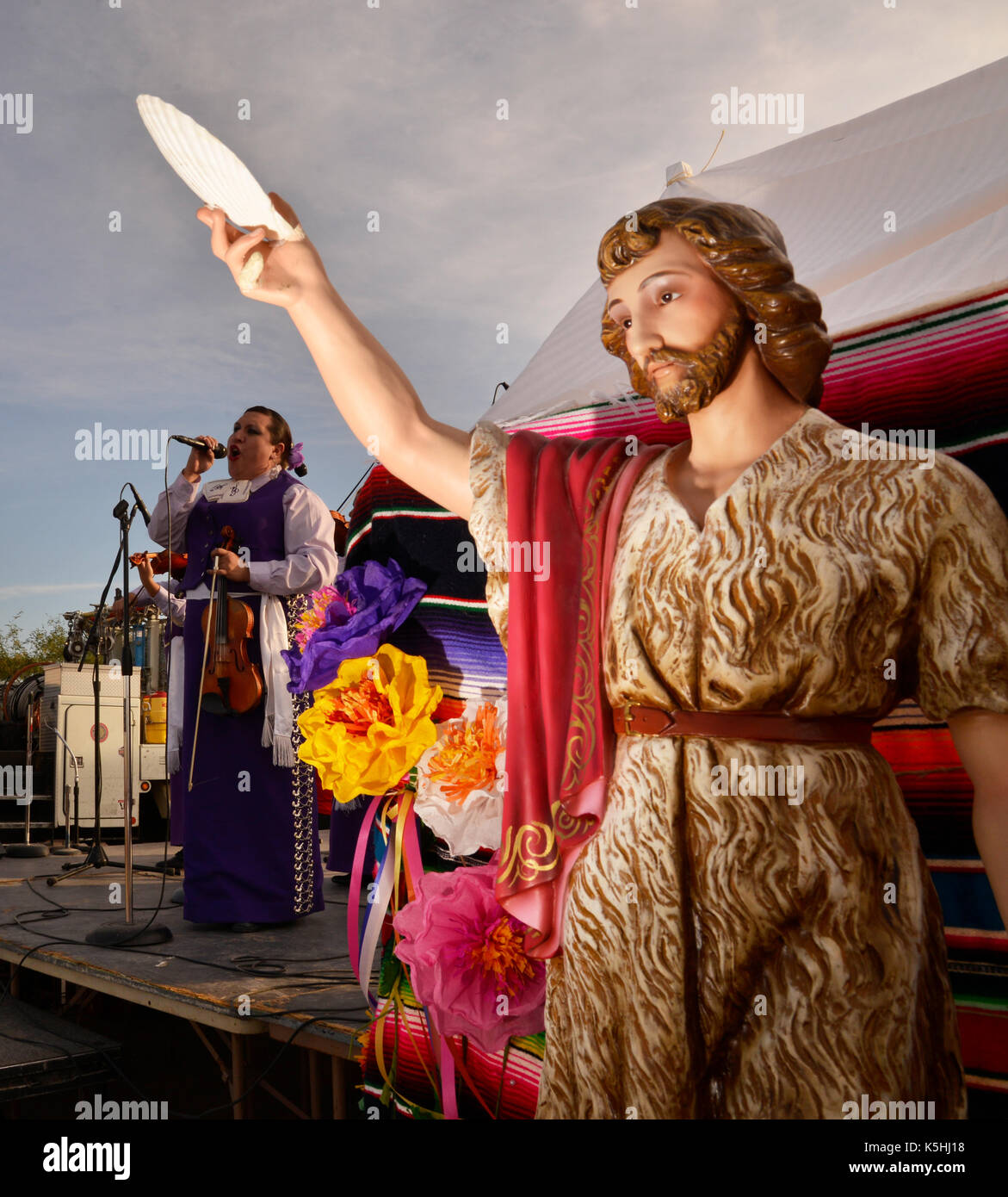 El Dia de San Juan Fiesta, die den Geburtstag von Johannes dem Täufer und dem Beginn der Monsunzeit in der Sonoran Wüste feiert, nimmt pl Stockfoto