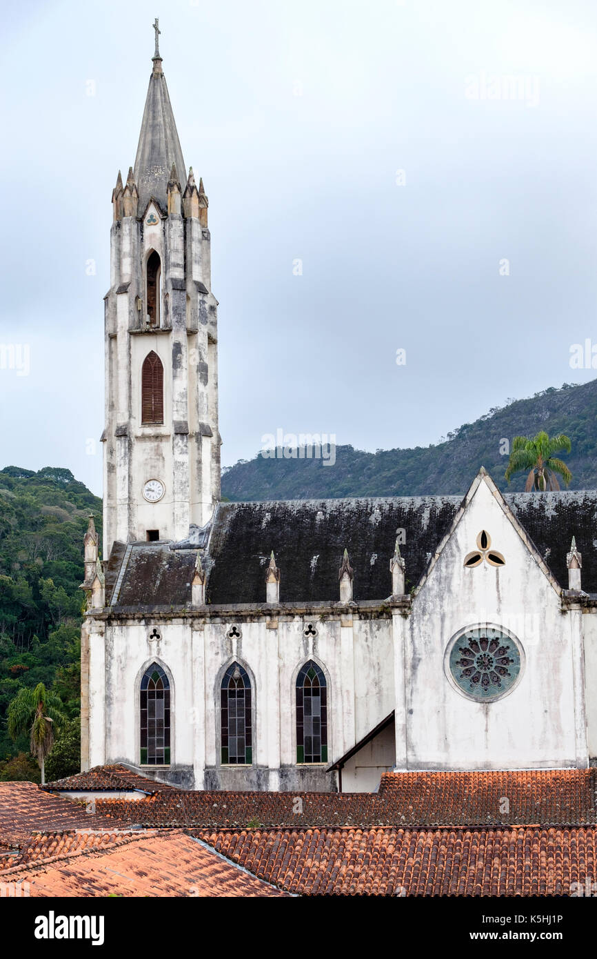 Seitenansicht des Caraca Heiligtum neo-gotische Kirche am Morgen, Katholische Kirche, Minas Gerais, Brasilien. Stockfoto