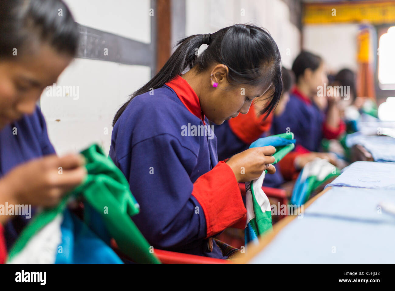 Stickerei Klasse am Institut für zorig Chusum, Kunst und Handwerk oder Malschule, Thimphu, westlichen Bhutan Stockfoto