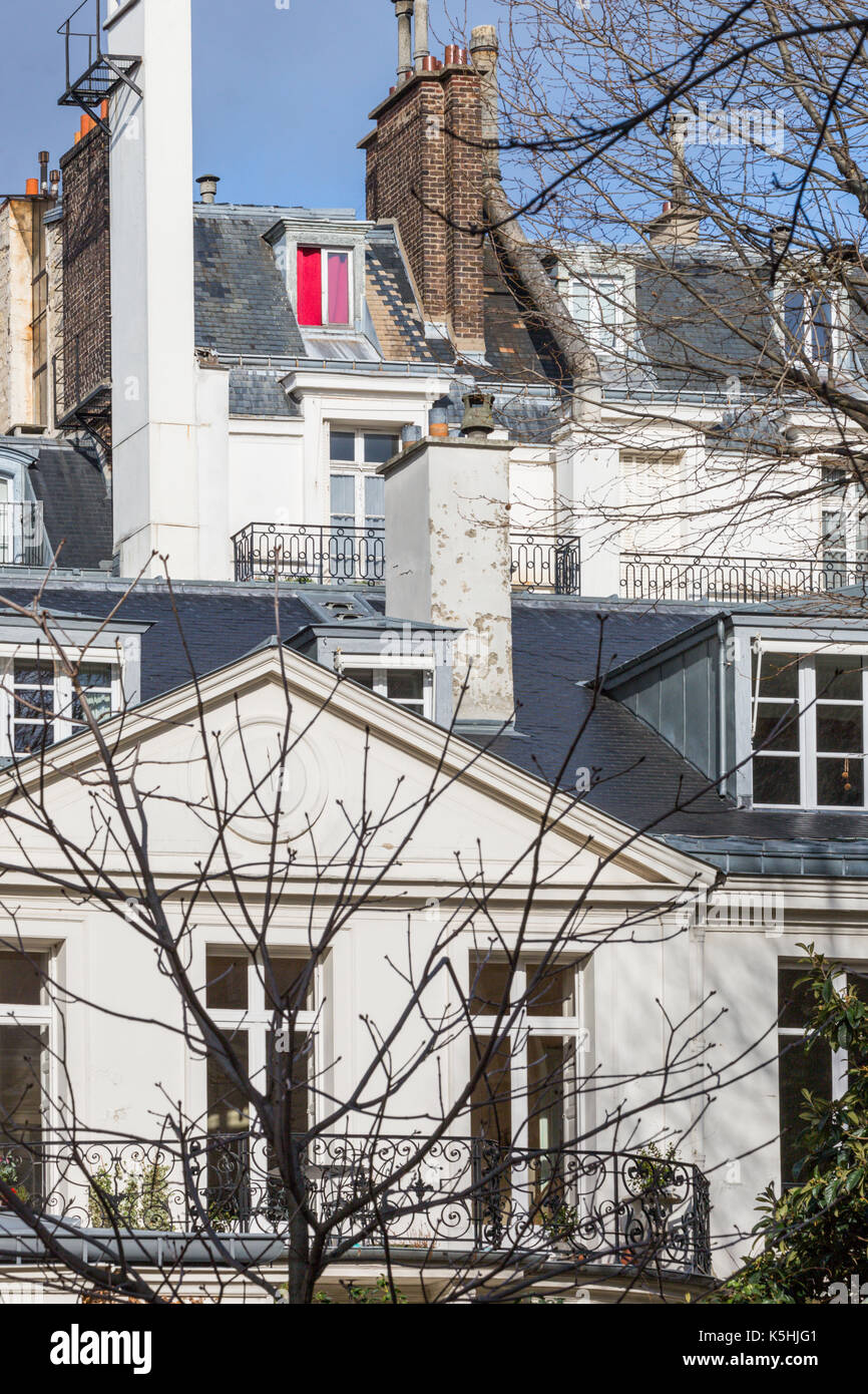 Typische Wohnung Gebäude in Paris, Frankreich Stockfoto