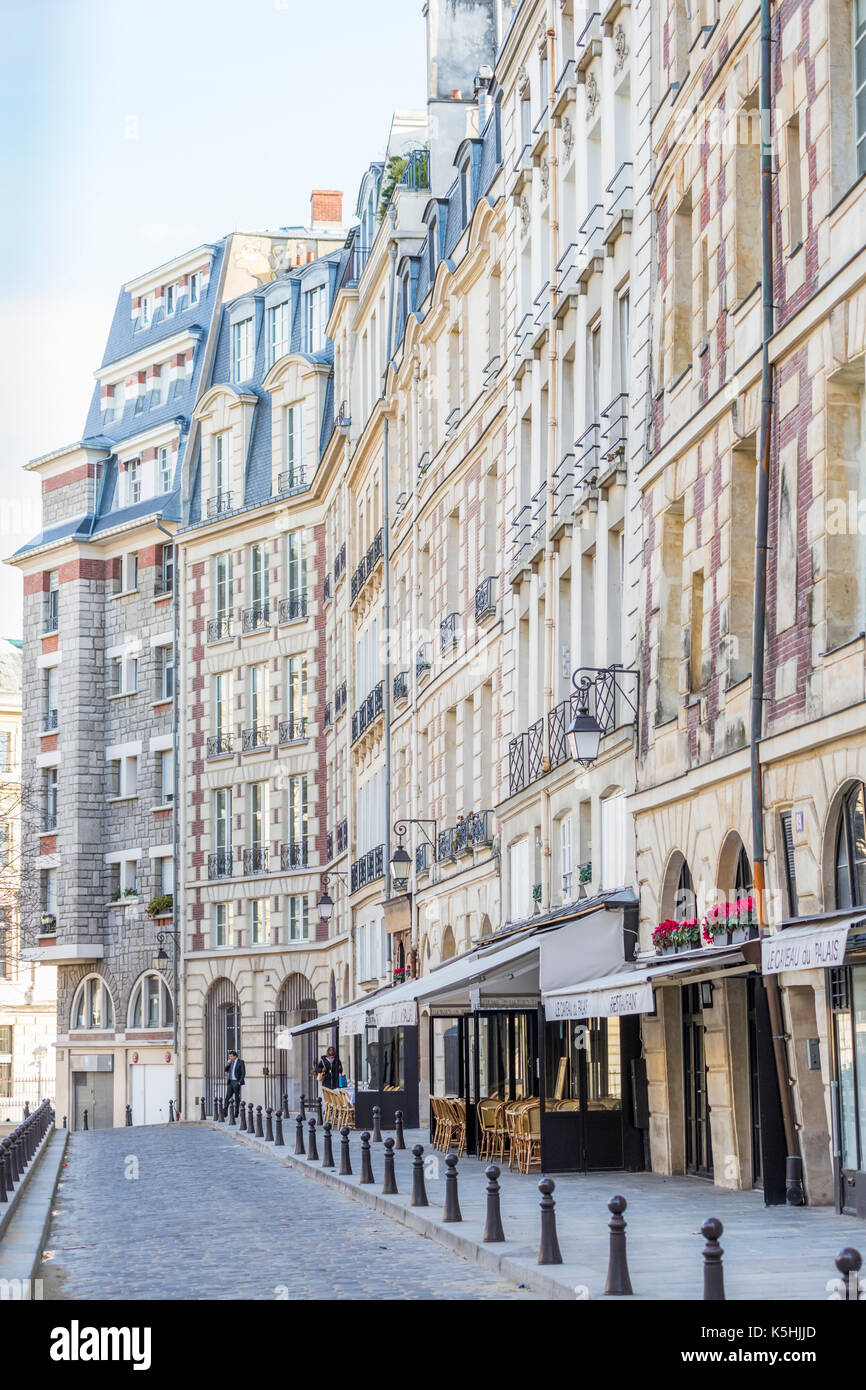 Haussmann Gebäude auf der südlichen Seite der Place Dauphine auf der Île de la Cité, Paris Stockfoto