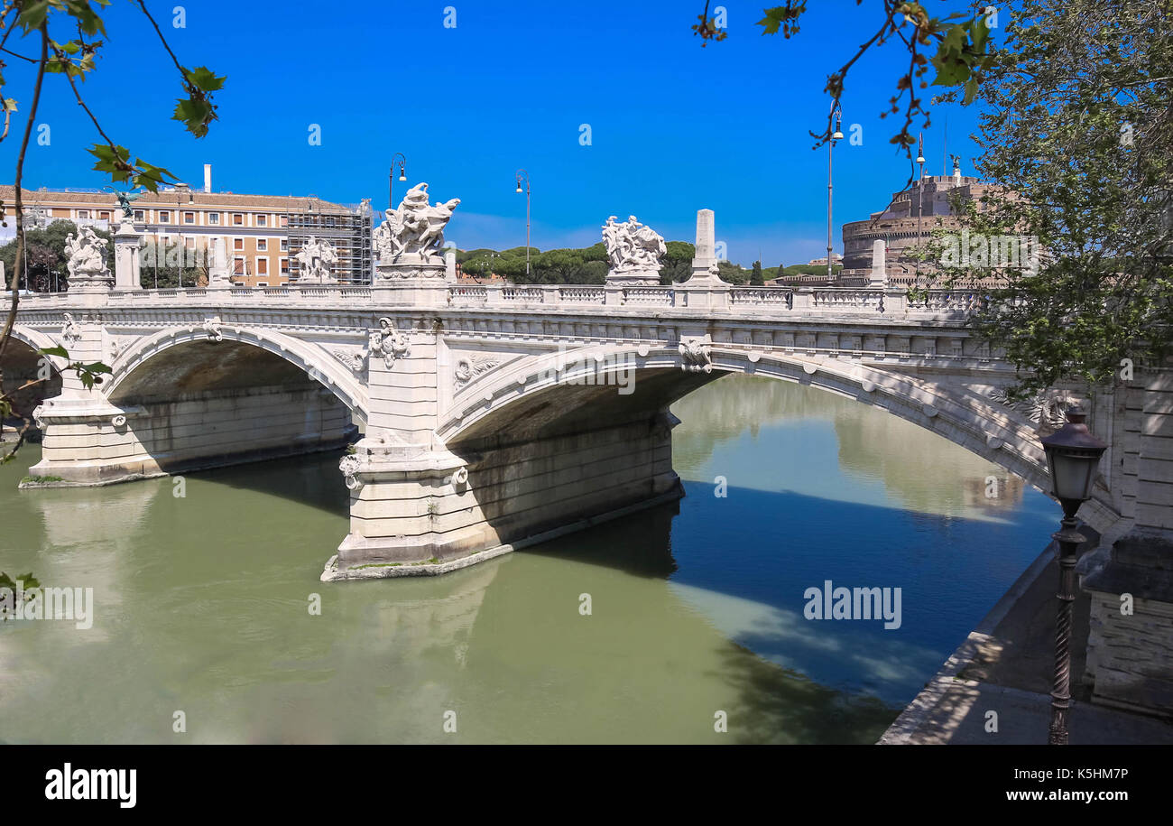 Die Brücke Umberto von Architekt Angelo VESCOVALI Künstler entworfen wurde und zwischen 1885 und 1895 erbaut, wurde es zu Umberto I, König von Italien. Stockfoto