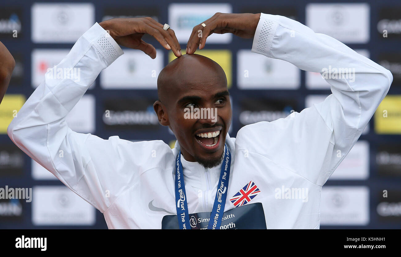 Großbritanniens Mo Farah feiert gewinnen Elite Rennen der Männer während der Great North Run in Newcastle. Stockfoto