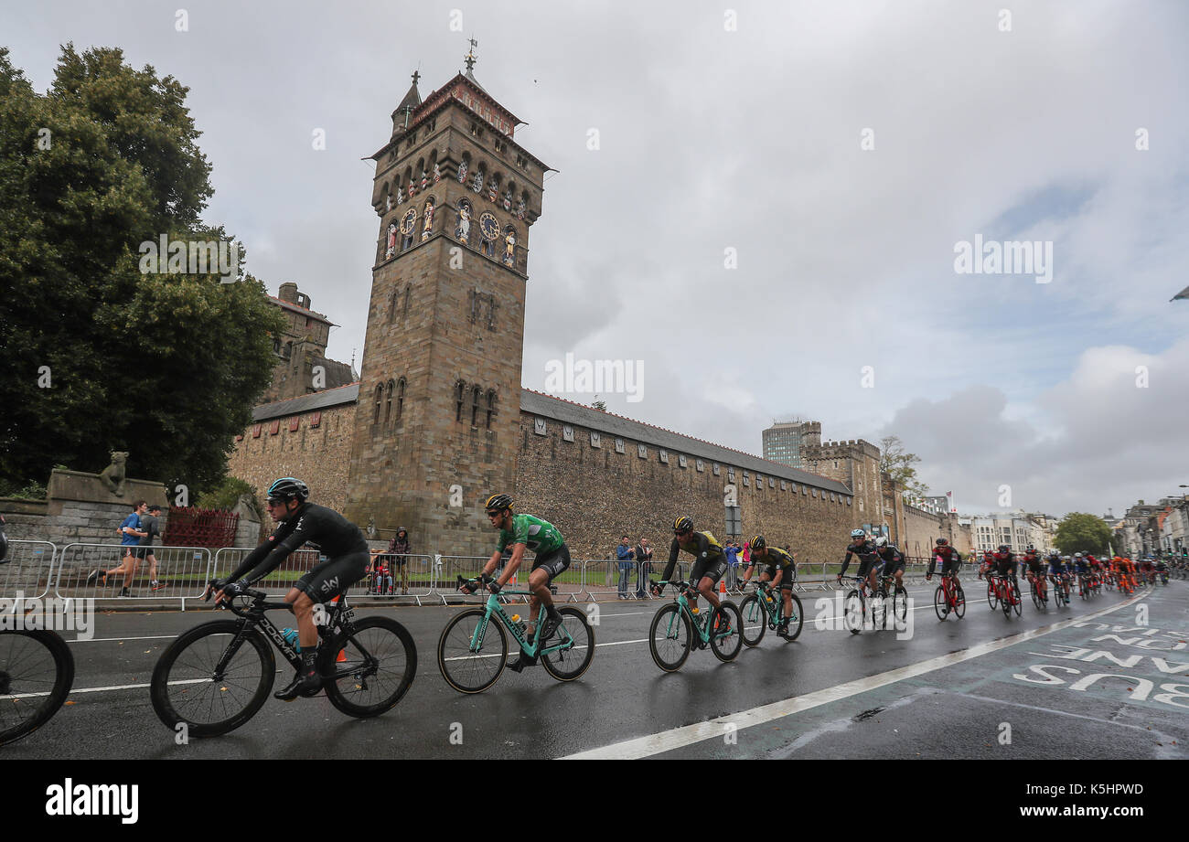 Eventuelle Gewinner, Lotto NL - Jumbo Lars Boom (Zweite links) übergibt das Schloss von Cardiff in Stufe acht Der OVO Energy Tour von Großbritannien von Worcester nach Cardiff. Stockfoto